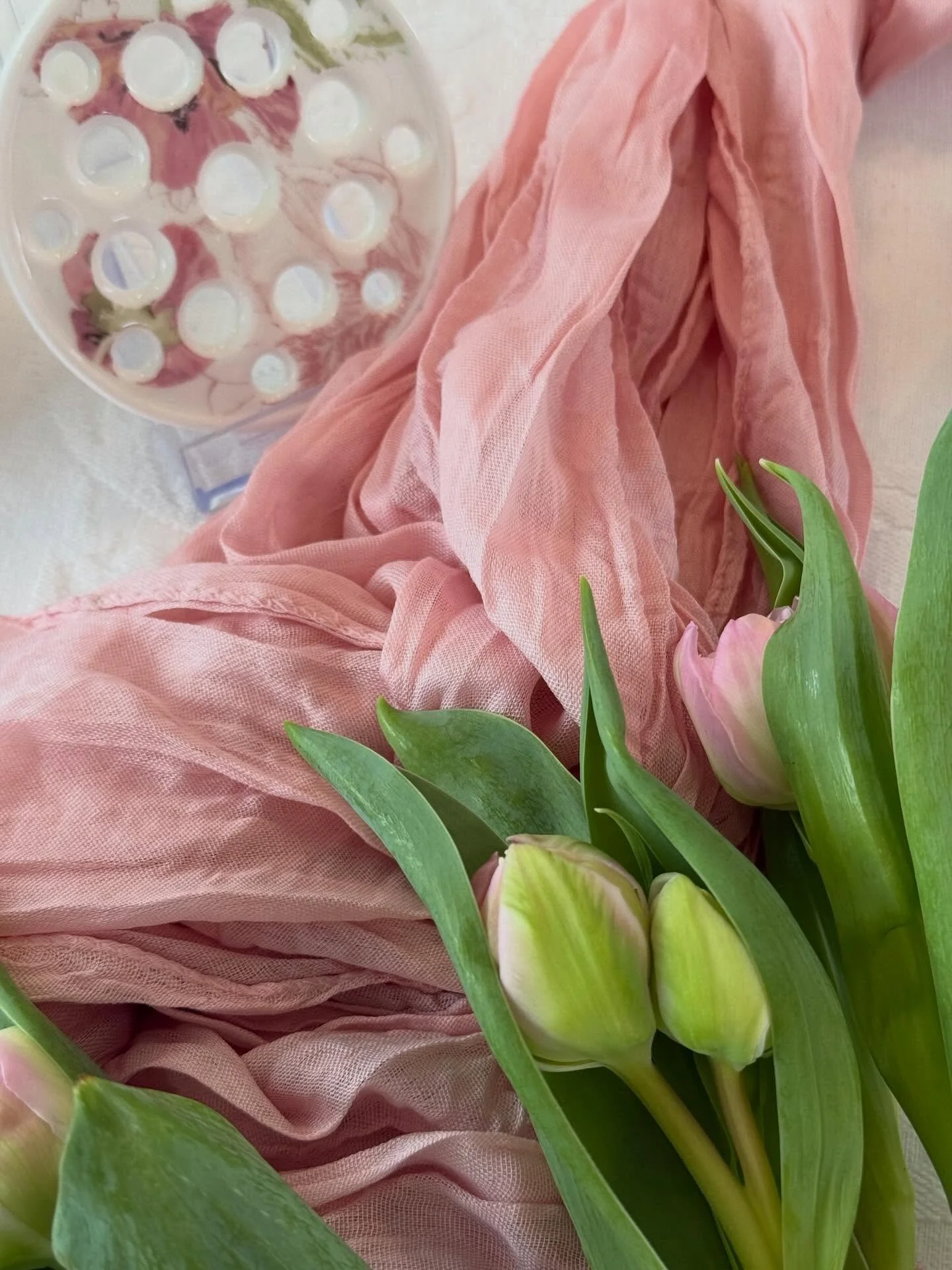 Such a wonderful day yesterday with Jennifer @halliesphere demonstrating flower arranging with ease, using the beautiful May Morris Halliesphere. Made by Duchess China in Stoke in Trent and forming part of the gorgeous @ashmoleanmuseum May Morris Col
