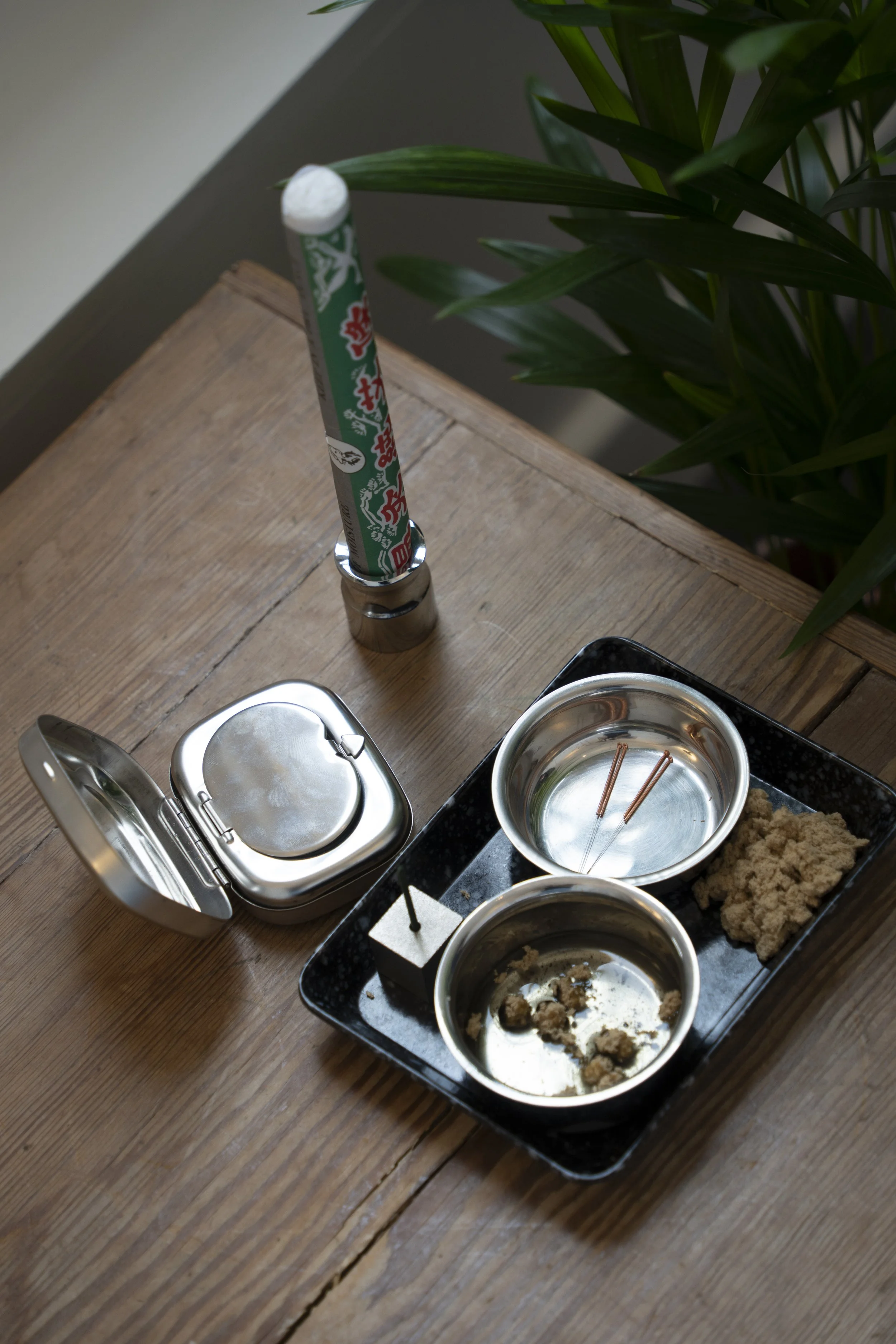 Sterile acupuncture needles and traditional tools at Emily Greenland-Wright’sclinic near Warren Street Station, offering professional Five Element care in Central London.