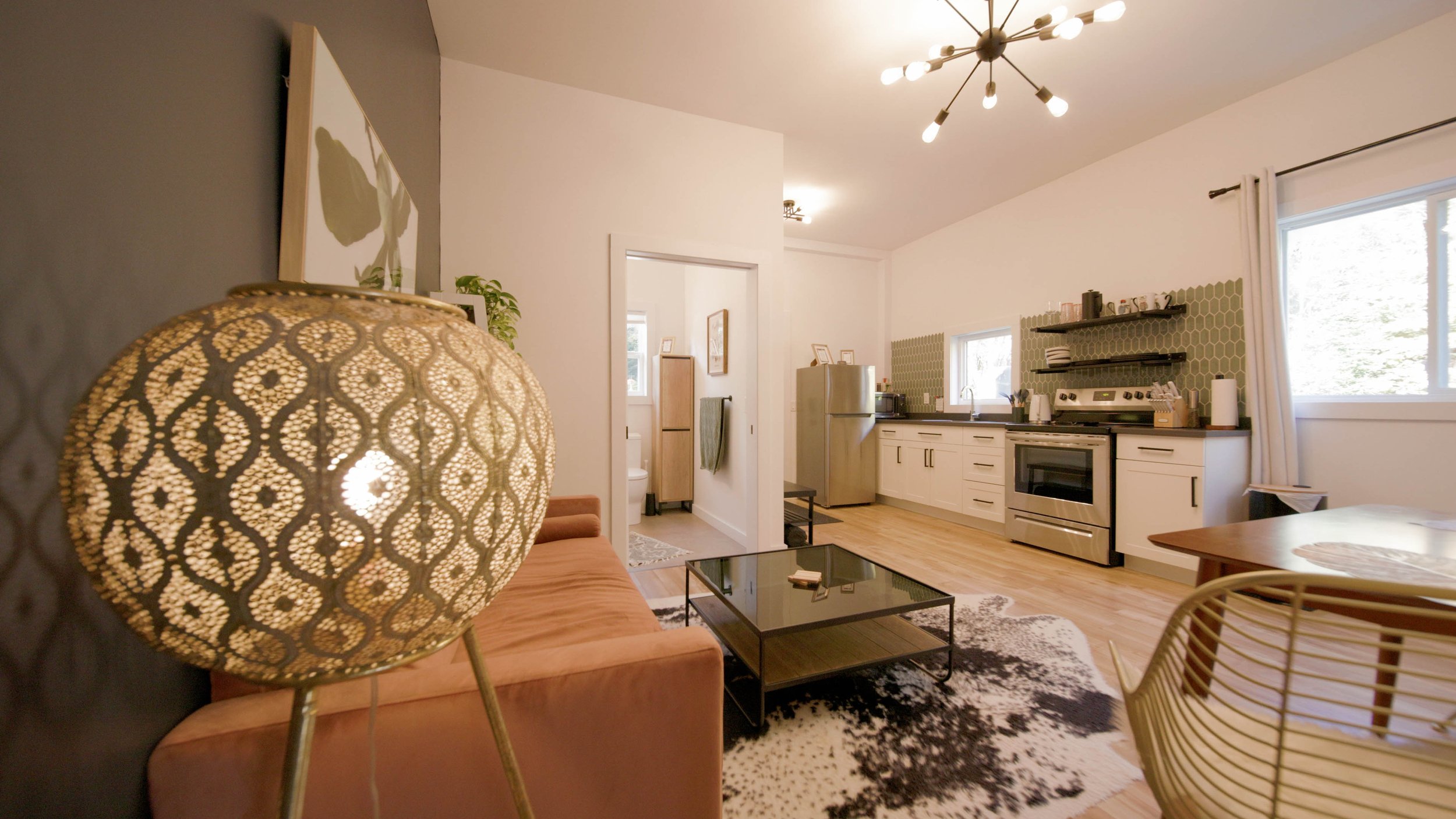 Flora (12 guests) — Pinewood Escapes