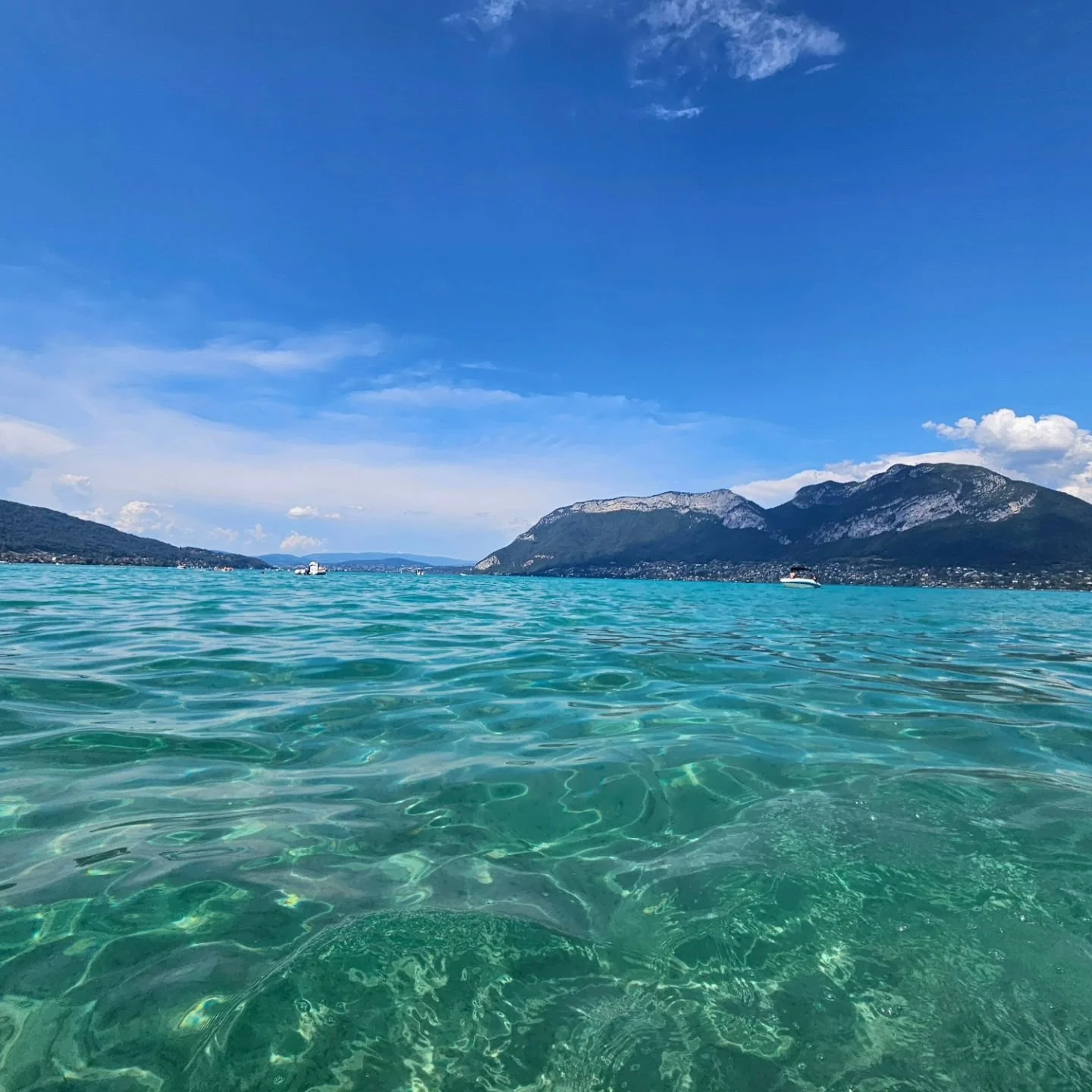 Fun on Lake Annecy and Camping d' l'Aloua 

https://www.hyemfromhyem.com/blog/camping-de-laloua-on-the-shores-of-lac-dannecy
#annecy #lacannecy #crosspaddleboards #vanlife #travelwithkids #campingdelaloua #hyemfromhyem