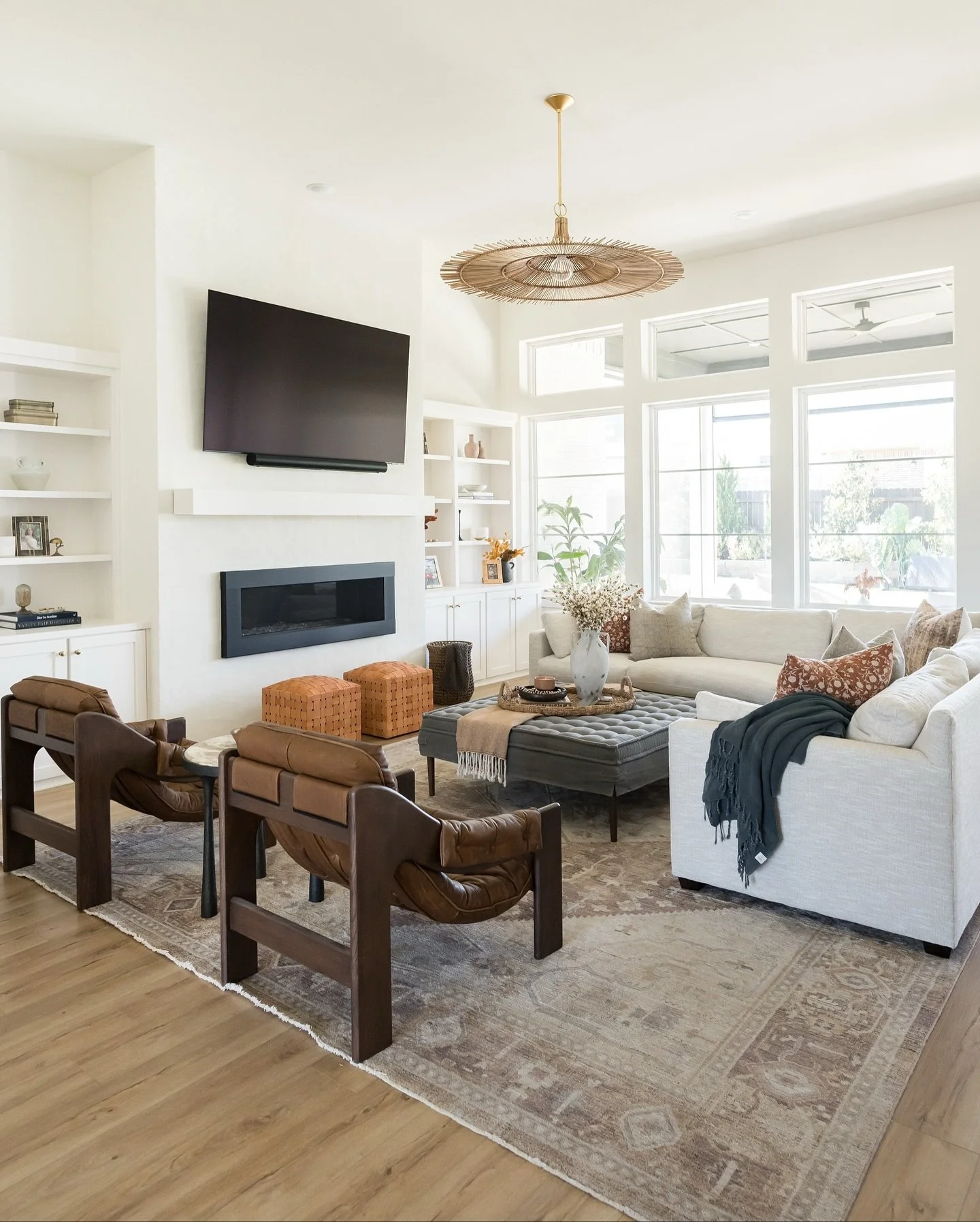 Flew to Texas a few weeks ago to shoot this *beautiful* house for @portanddune. So much to share, but for now&mdash; loving everything about this living room. 

Sometimes we all need that creative refresher towards the end of the year, and this littl
