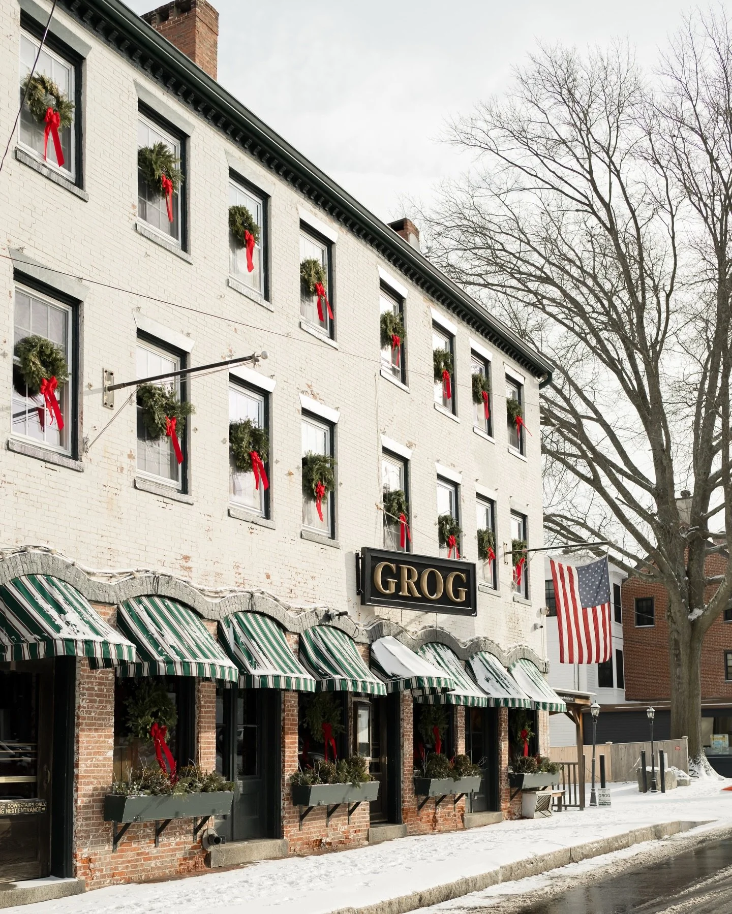 This morning&rsquo;s coffee run to downtown Newburyport brought to you by a sleepy household, festive storefronts and a light snow overnight ✨
