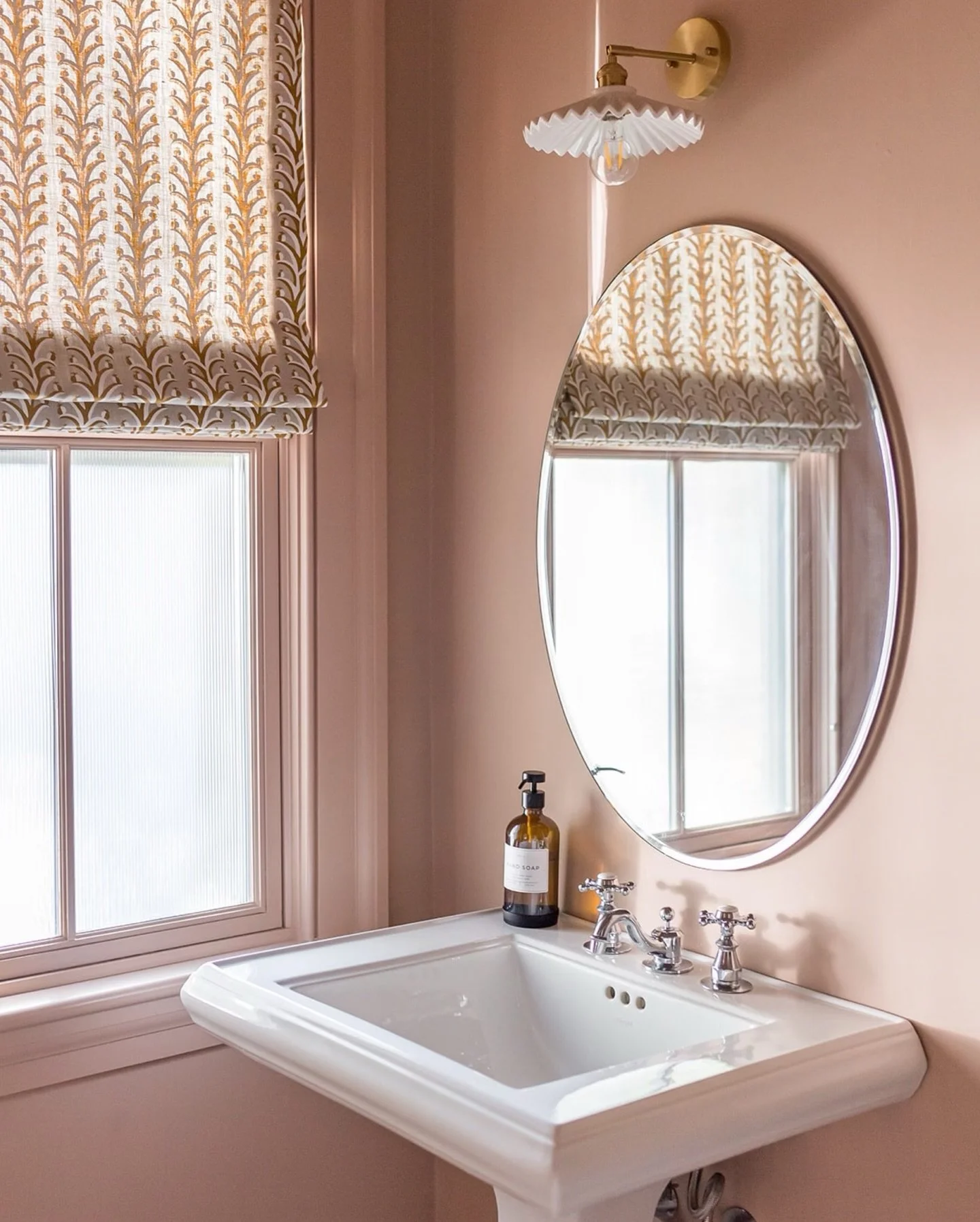 Pretty pink powder room 🩰🐖🎀 As seen in @marthastewart // Shot for @sageinteriordesign_
