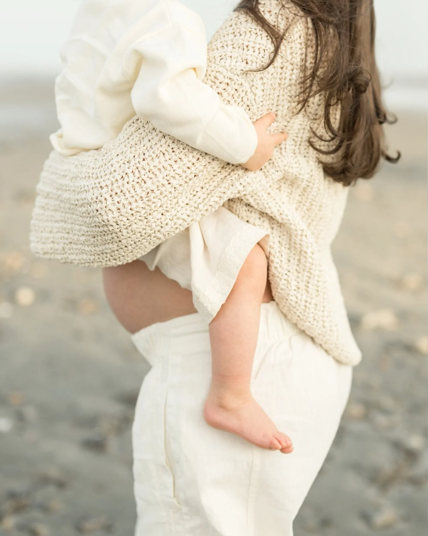 Snuck in my first beach session of the season last week when we had one of those glorious, warm days. Grateful (and excited) for this beautiful, growing family.

>>> Looking ahead 👀 My Summer Golden Hour Sessions will be launching on Instag