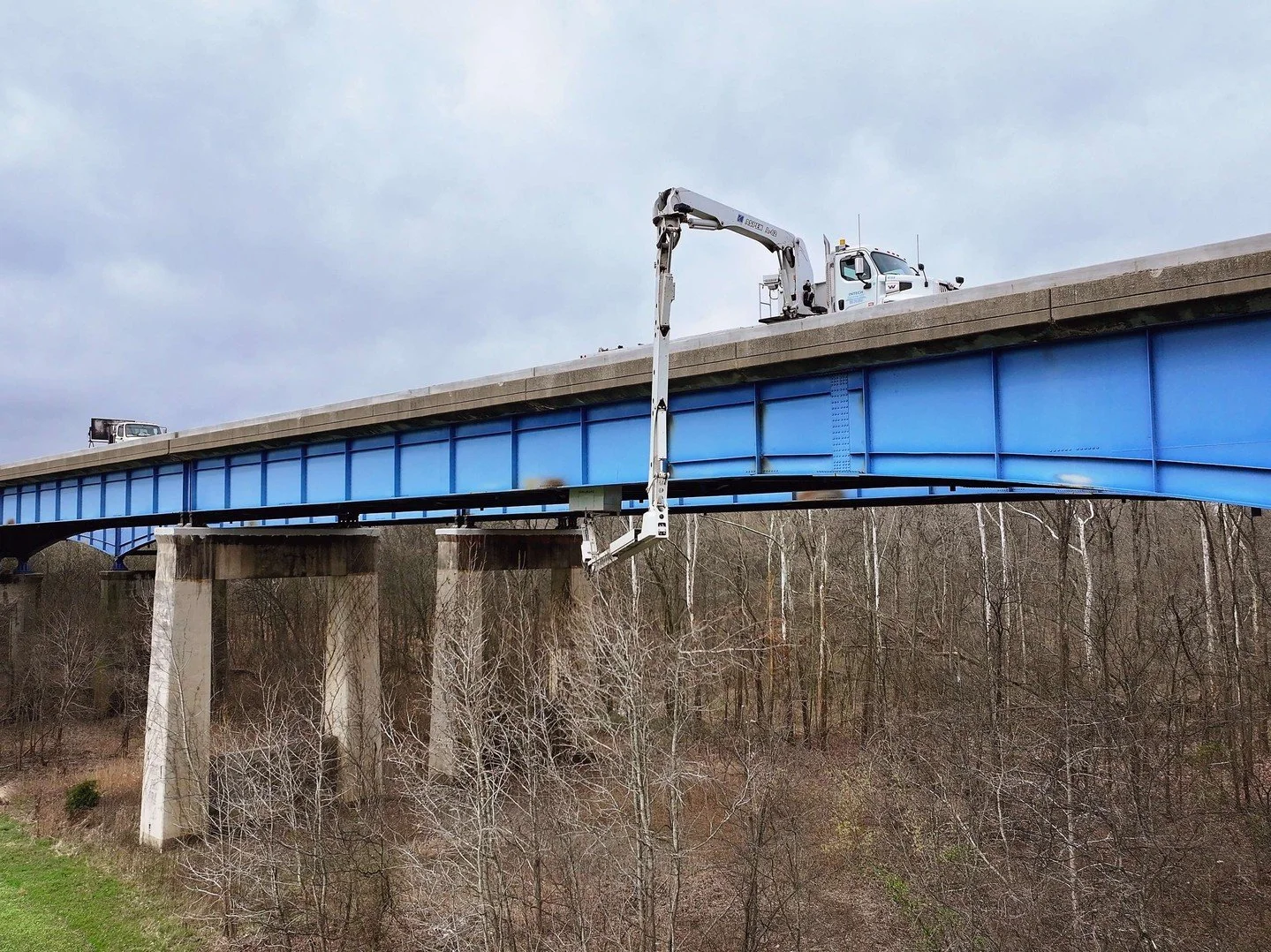 Did you know bridge inspections weren&rsquo;t always required in the U.S.? 👀

After the Silver Bridge collapsed without warning in 1967, killing 46 people, national inspection standards were put in place to help prevent tragedies like this. 

Today,