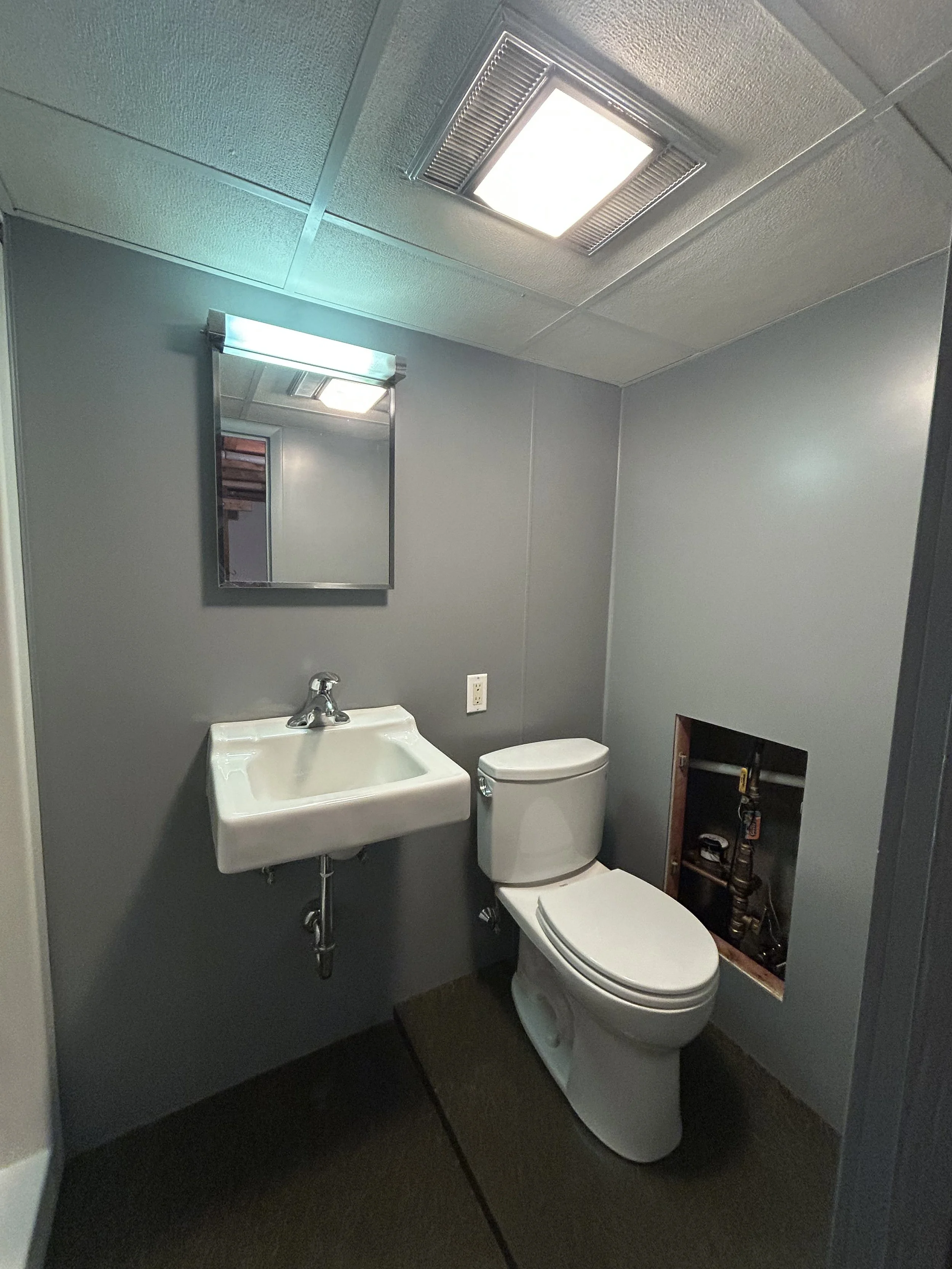 Before &amp; After: A Fresh Gray Finish for a Bathroom in Nashua, NH