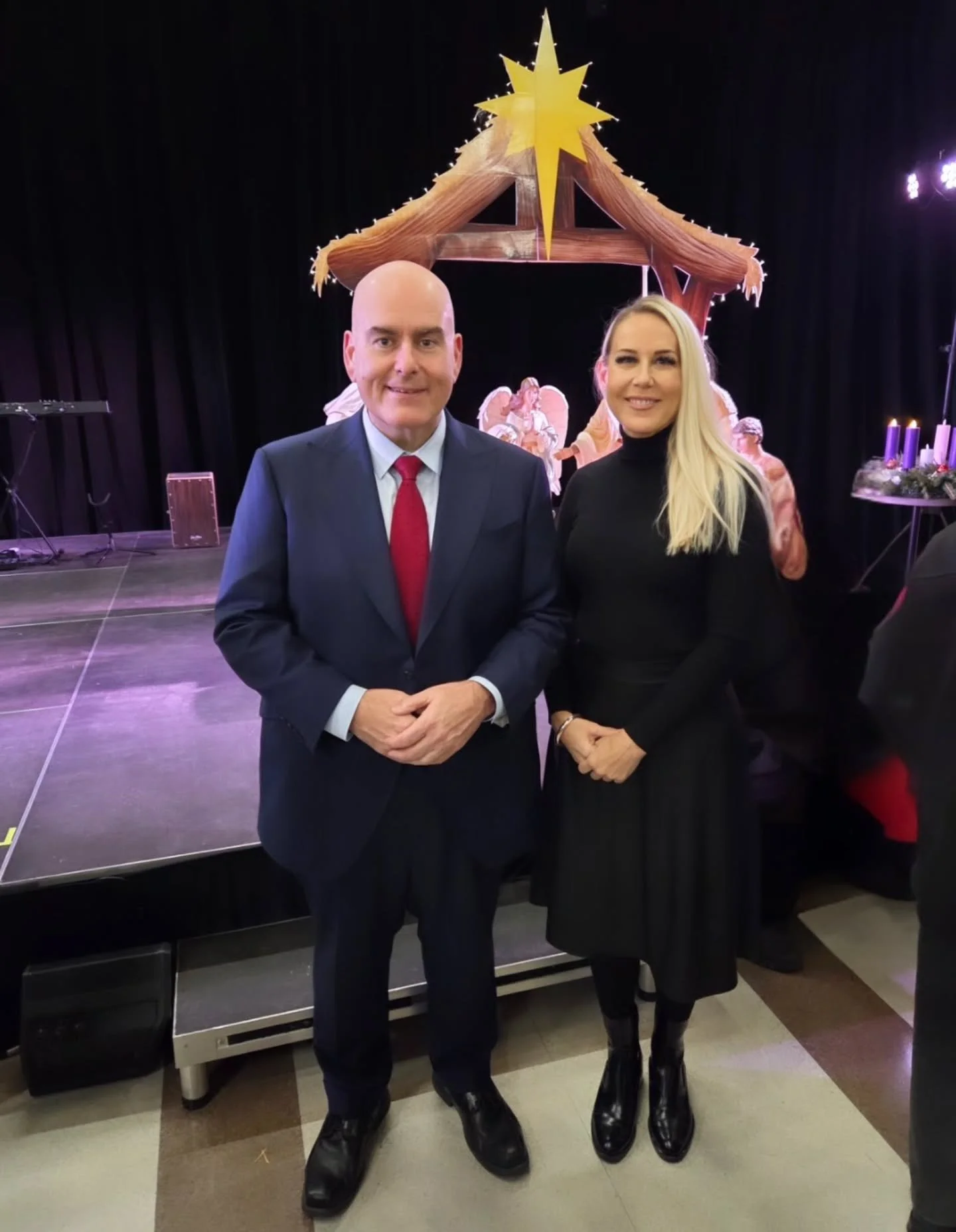 My daughter and I had the pleasure meeting Mayor @stevendelduca today at the gathering for the City of Vaughan&rsquo;s nativity scene display. 

Thank you to @cityofvaughan for organizing such a wonderful event celebrating the true meaning of Christm