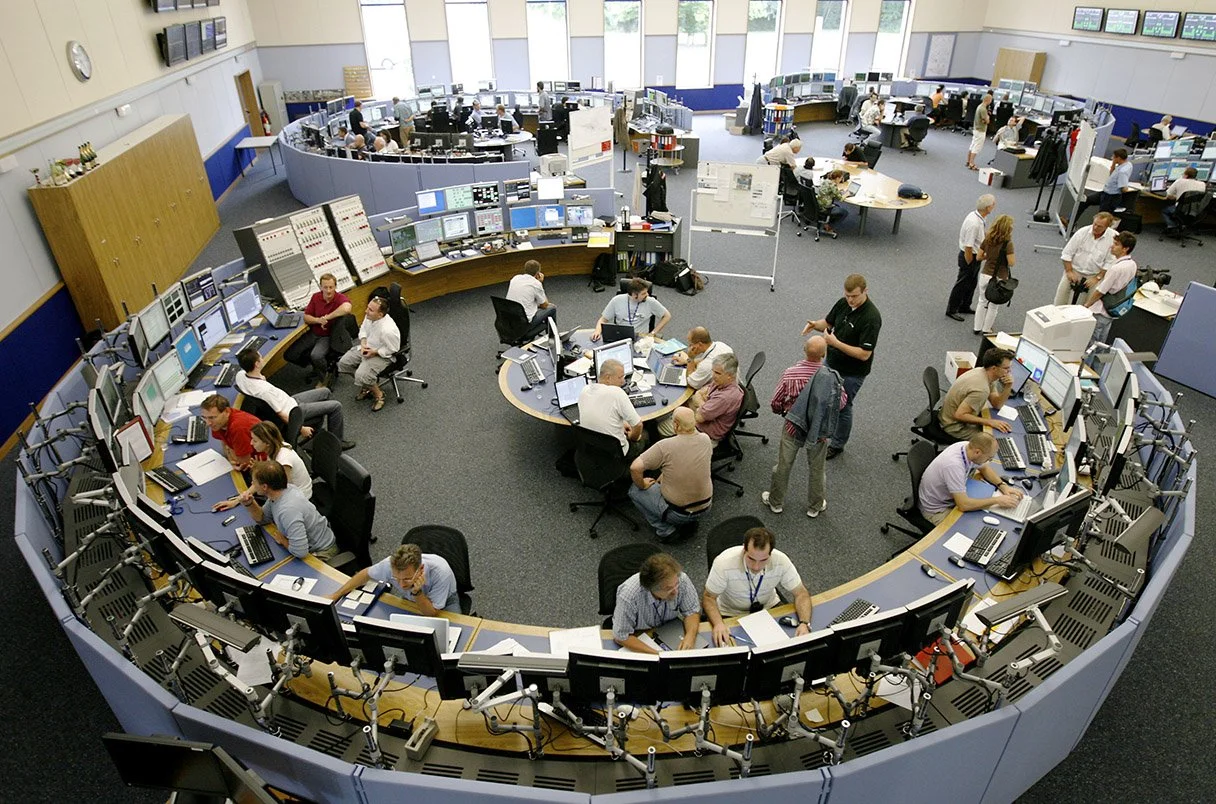 The growth in team size across science—including in physics, where researchers at CERN, pictured sitting around a large circular desk, set the record for the most authors on a journal article—can harm early-career scientists, a new study finds.