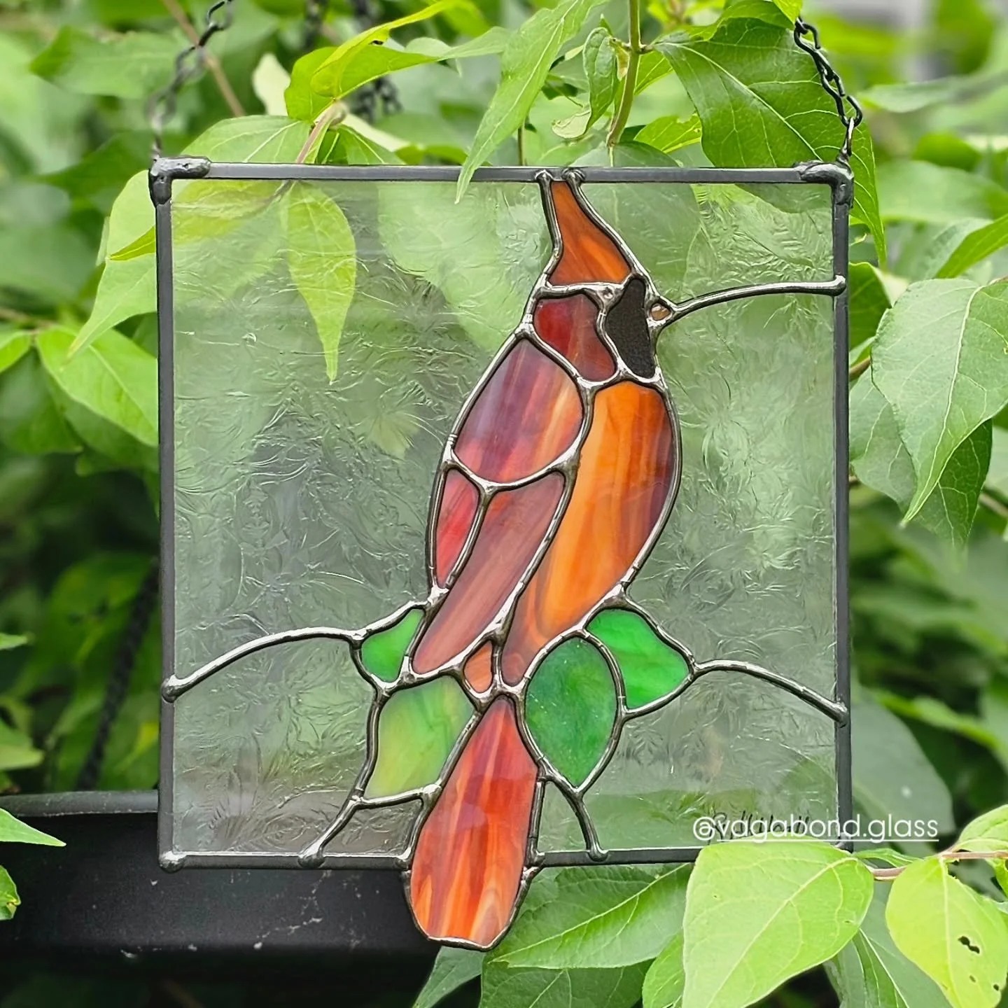 Small gift for my friend @aliciacarter08, who is PCSing this summer to a different climate. This cardinal is meant to symbolize a couple of different things: the state bird of Virginia where they currently live, the cardinals that visit her bird feed
