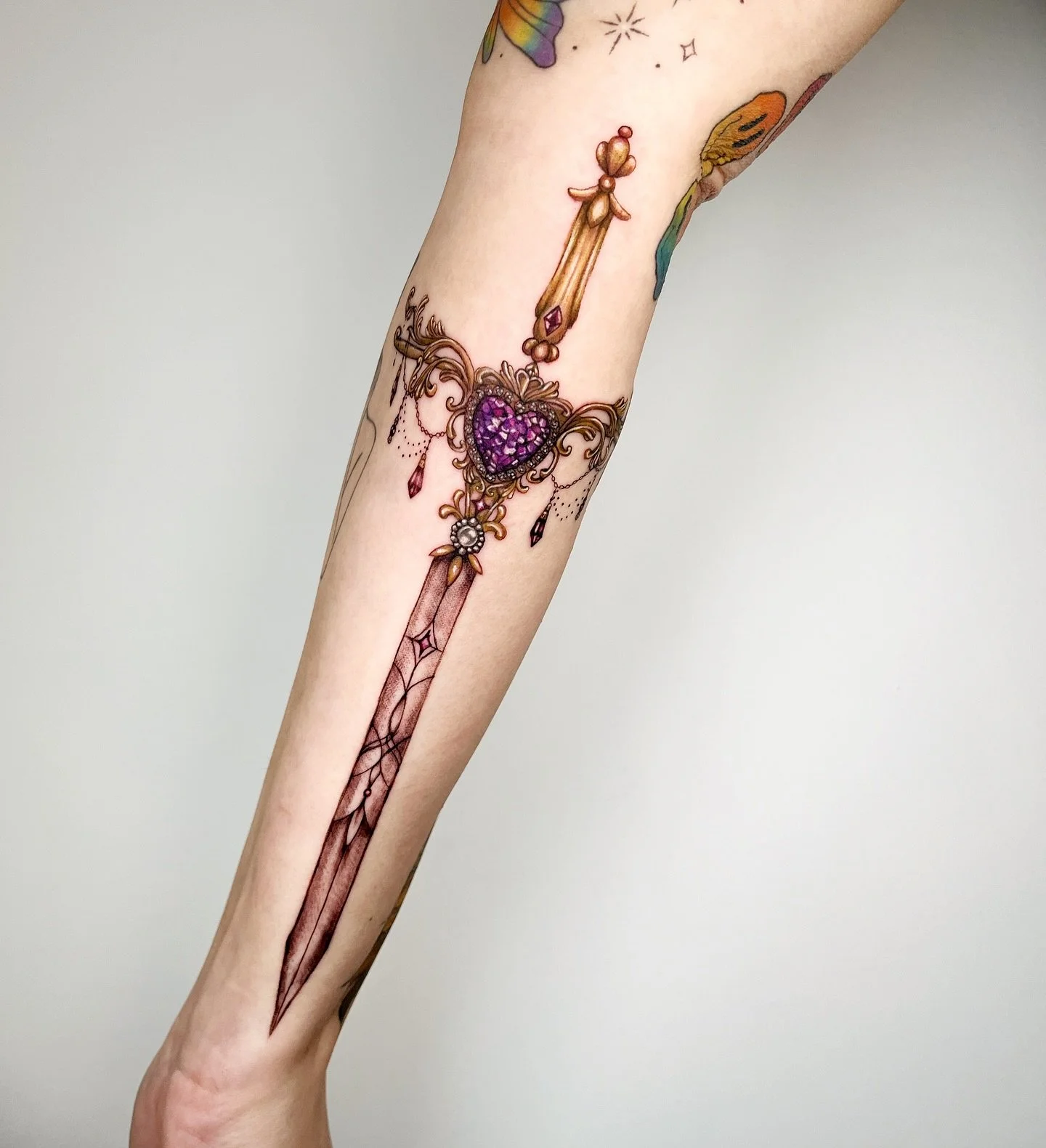 Sword 🗡️ 💎✨💖 
.
.
. For the lovely @rachelrachxoxo 🫶🏻
.
.
. BOOKS ARE OPEN @imaginariumink ✨
.
. I will be here from now- end of March 2025
. LIMITED SPOTS AVAILIBLE 💖
.
. #swordtattoo #delicatetattoo #ᴛᴀᴛᴛᴏᴏɪᴅᴇᴀs #girlswithtattoo