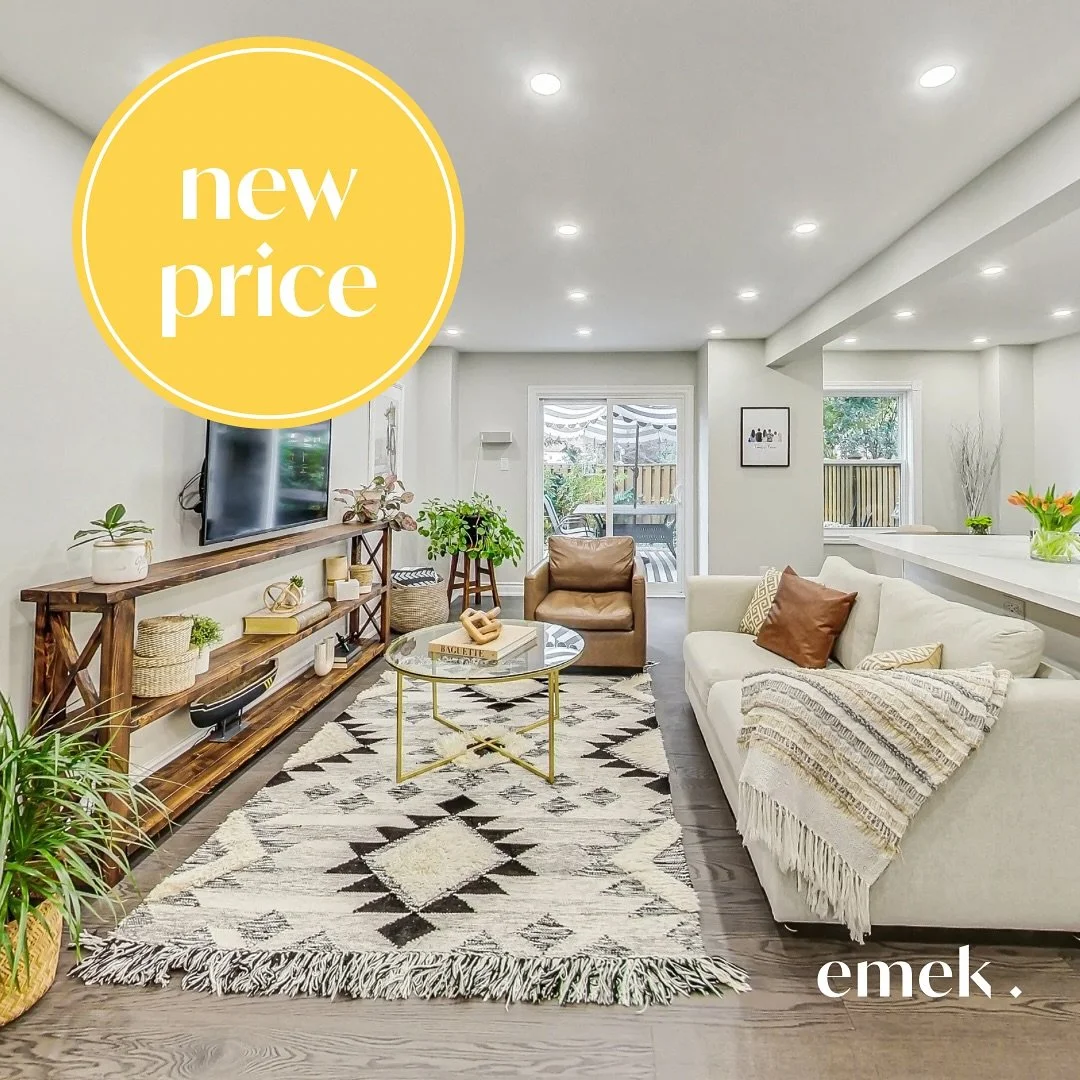 #NEWPRICE 🏷️ $1,065,000

🏡 Quietly nestled in this highly sought-after neighborhood, this beautifully updated home offers tremendous value

🛌 3 bedrooms
🛁 3 bathrooms
🅿️ 2 car parking
🏷️ $1,065,000

This home features three well-appointed bedro