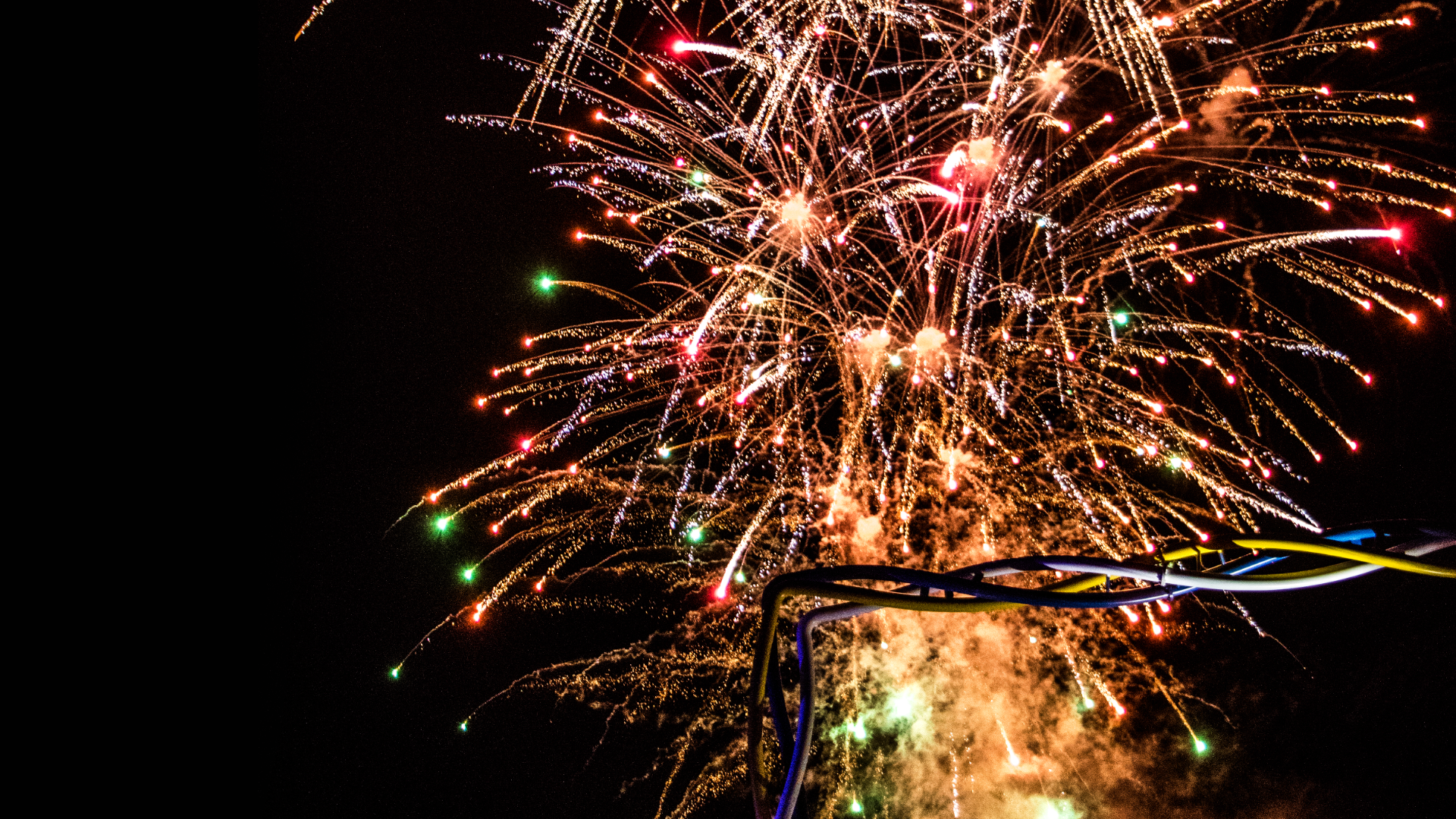 LAPIN SUURIMMAT UUDEN VUODEN JUHLALLISUUDET NÄHDÄÄN TORNIOSSA