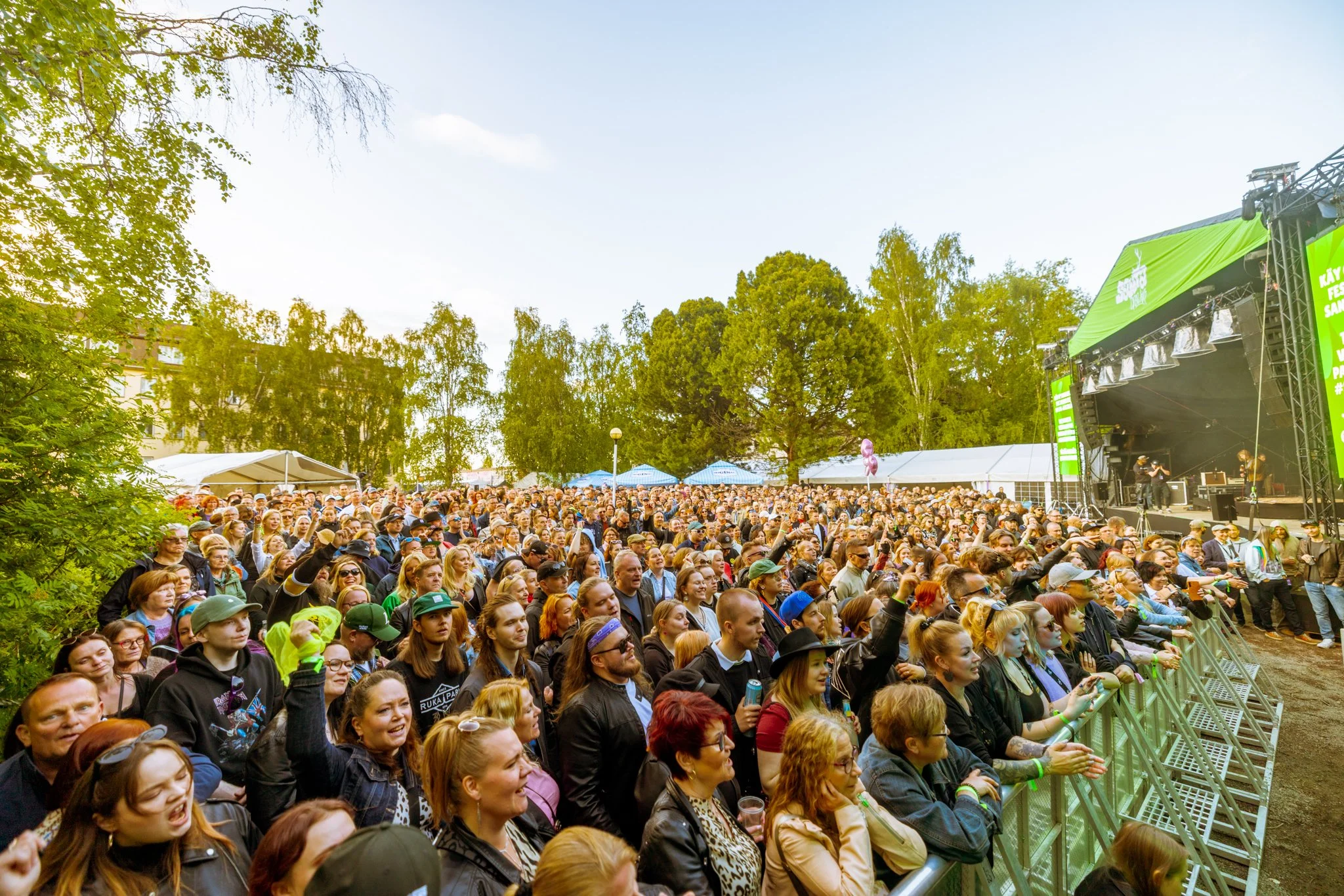 KOLME FESTIVAALIA JA YLI 50 TUNTIA MUSIIKKIA – TAVOITTEENA 31 000 KÄVIJÄÄ