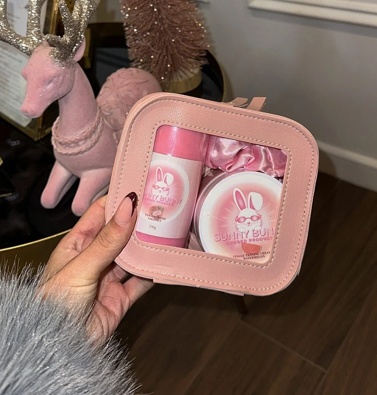 All I want for Christmas is&hellip;&hellip;.. A Sunny Bunny Tan 🩷🐰

Get yours on www.sunnybunny.ie