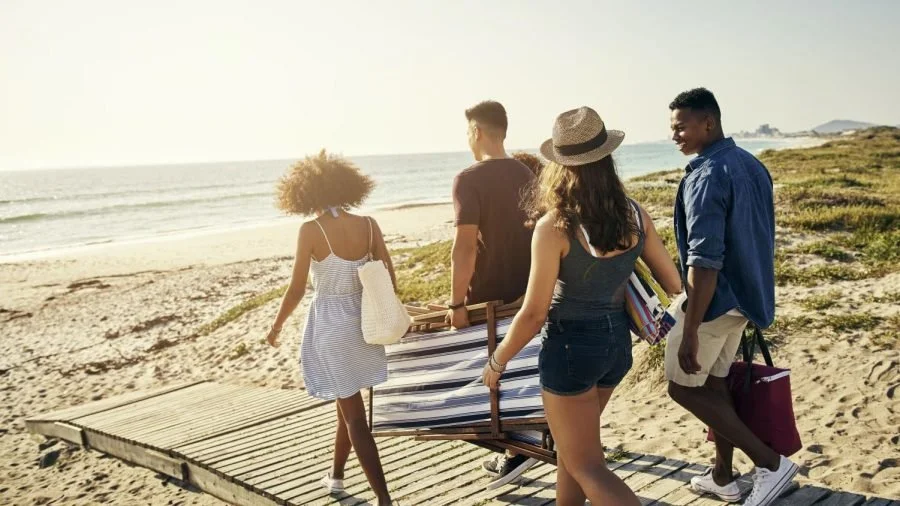 Trading FOMO for JOMO: Protecting Your Peace This Spring Break with a Therapist in Miami