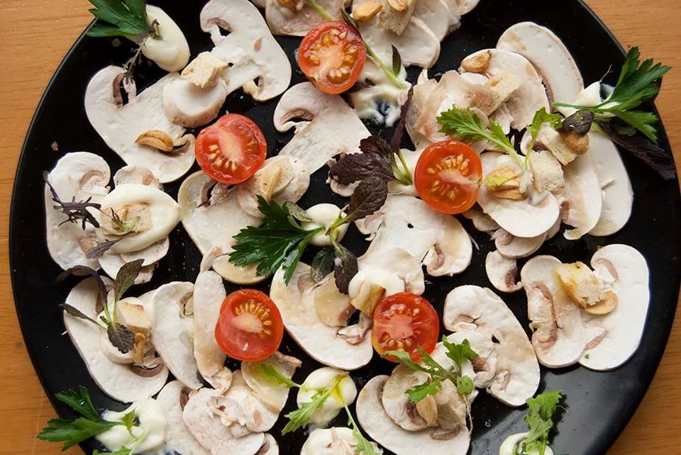 CARPACCIO DE CHAMPIÑONES AL AJILLO