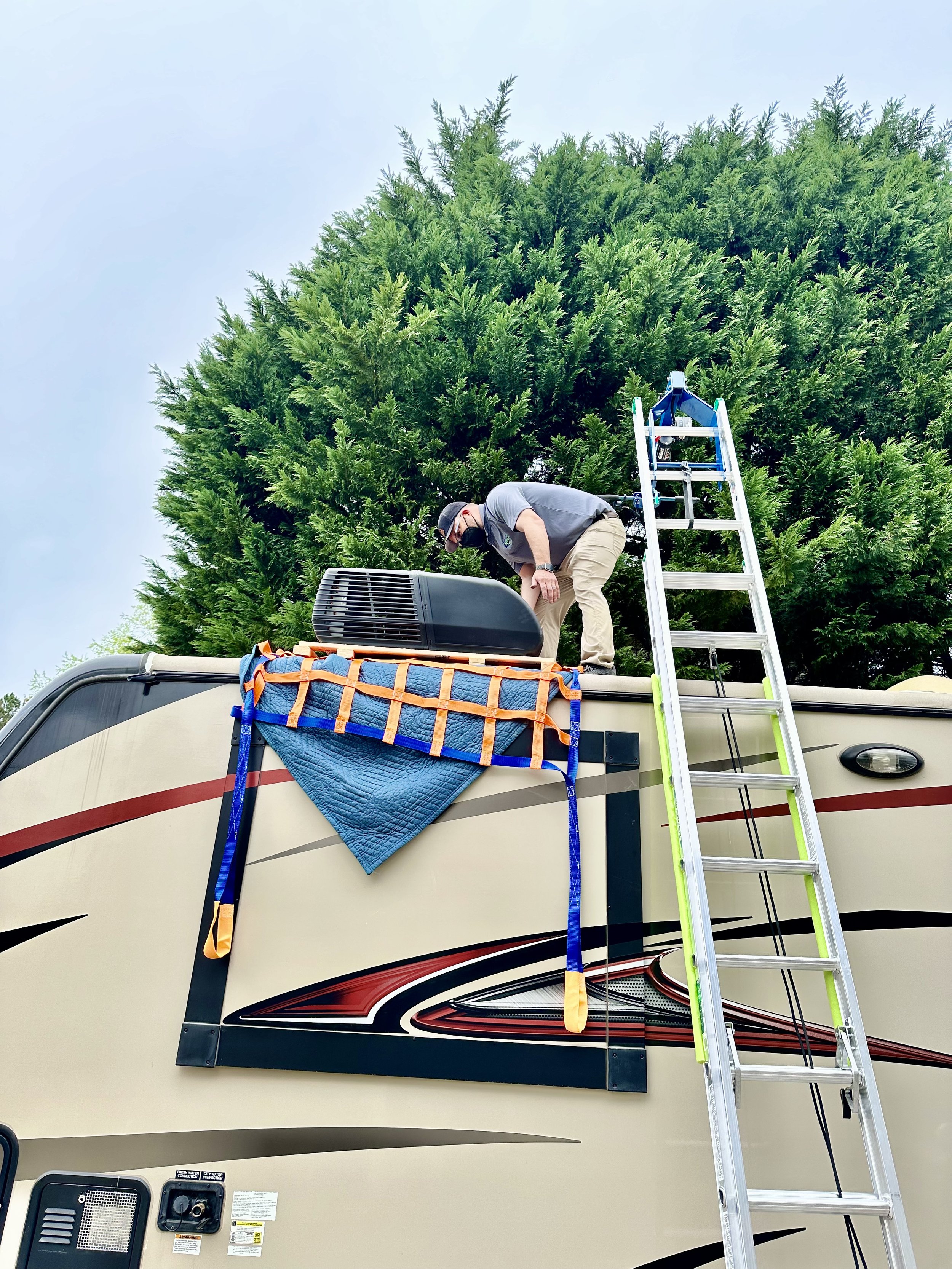 Mobile RV Air Conditioner Replacement