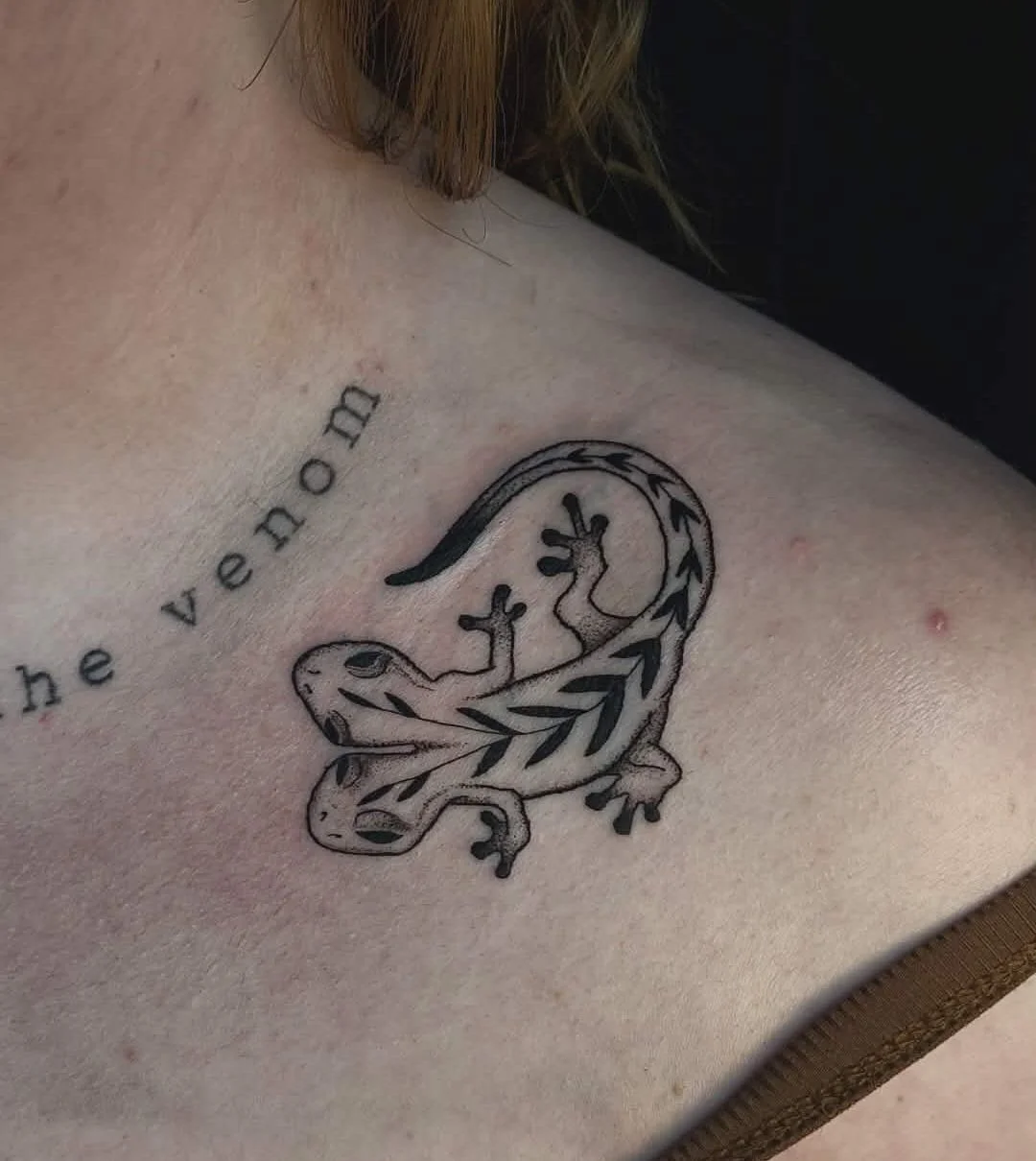 floral-gecko-salamander-the-venom-script-collarbone-tattoo.jpg