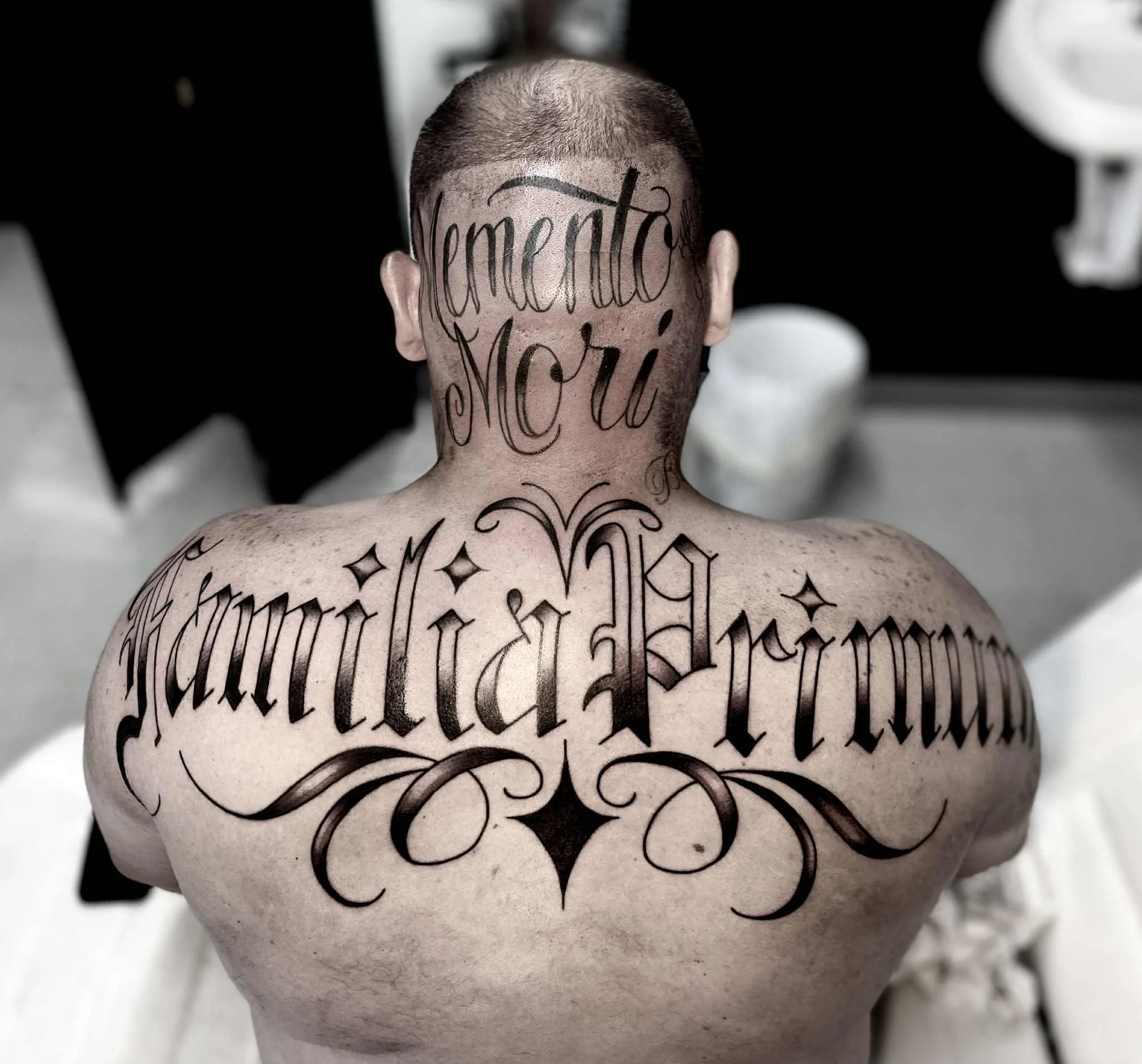 Momento_Mori_Familia_Primum_Blackletter_Script.JPG