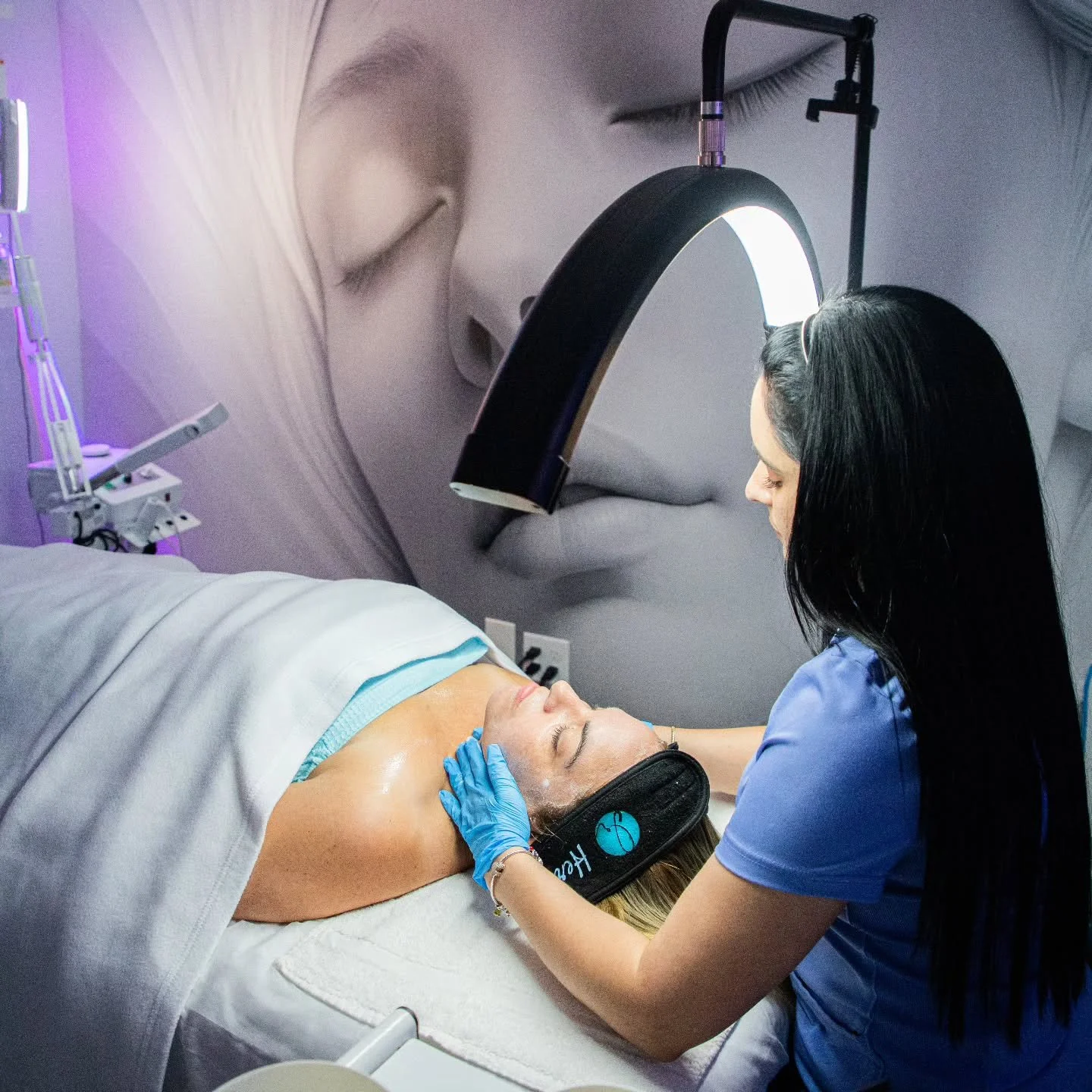 This is what &lsquo;taking care of yourself&rsquo; actually looks like. 😍✨ Because glowing skin isn&rsquo;t just a goal &mdash; it&rsquo;s a lifestyle.

Treat yourself to a facial and leave feeling refreshed, renewed, and radiant. 💆&zwj;♀️

📍 6424