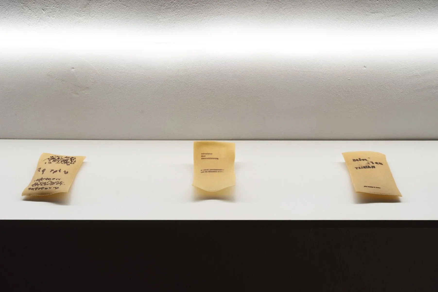 In the work erinnerungen-auf-essen, Johannes Raimann and Mira Klug deal with the externalization and internalization of memories. Exhibitionview