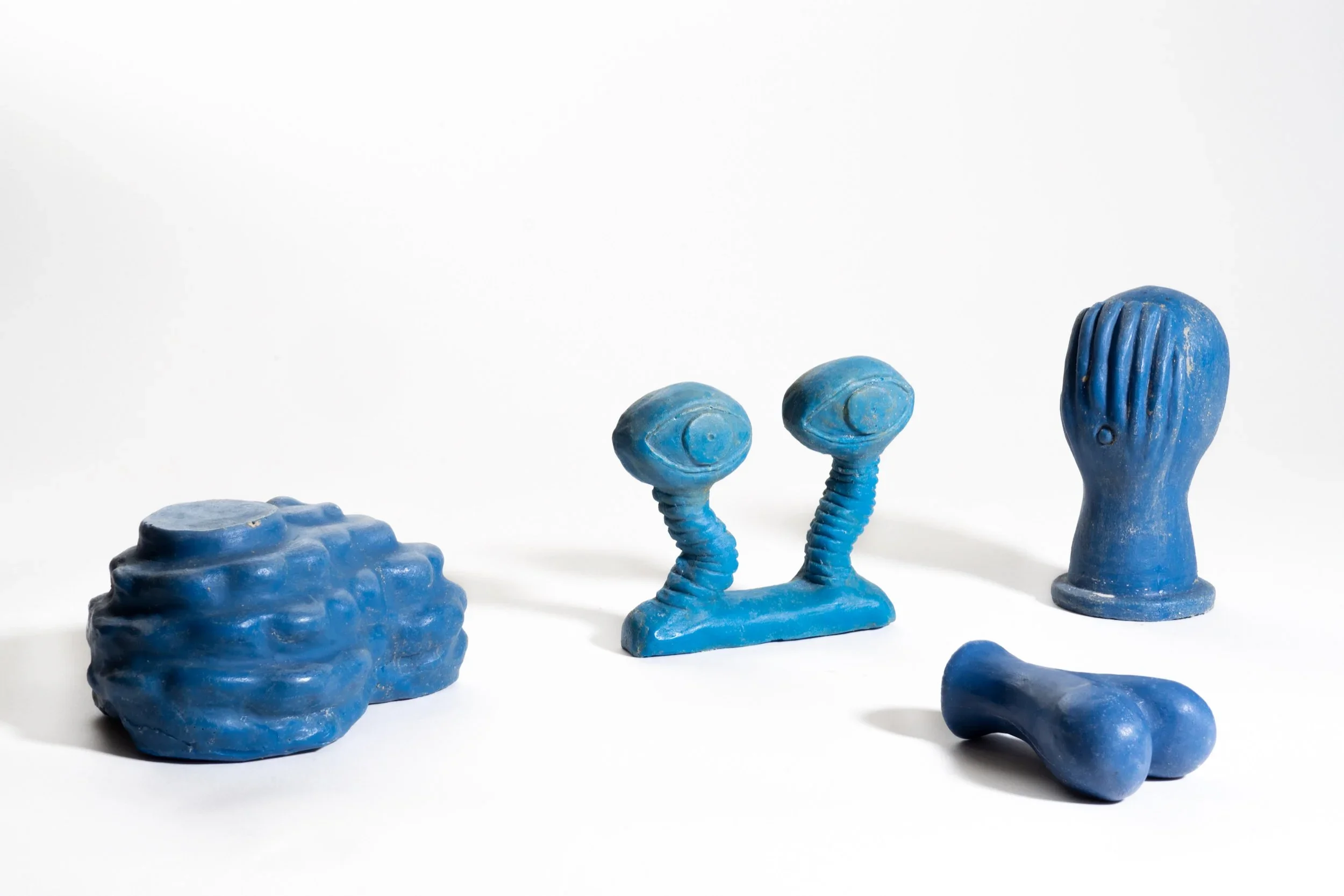 imago 
The work takes a critical look at the myth and ideology of AI as a socio-technical system