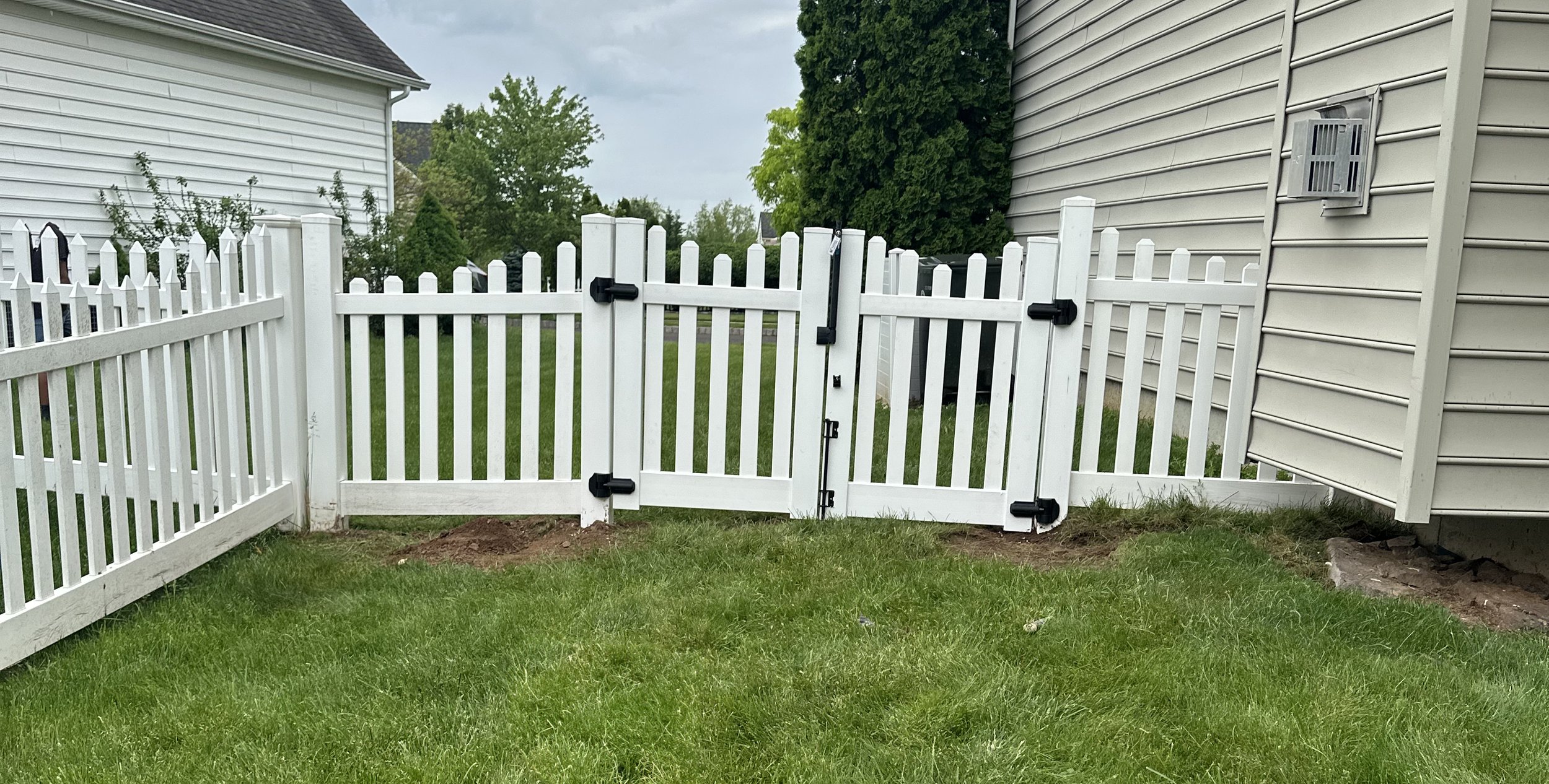 Ochoas-Fence.jpg