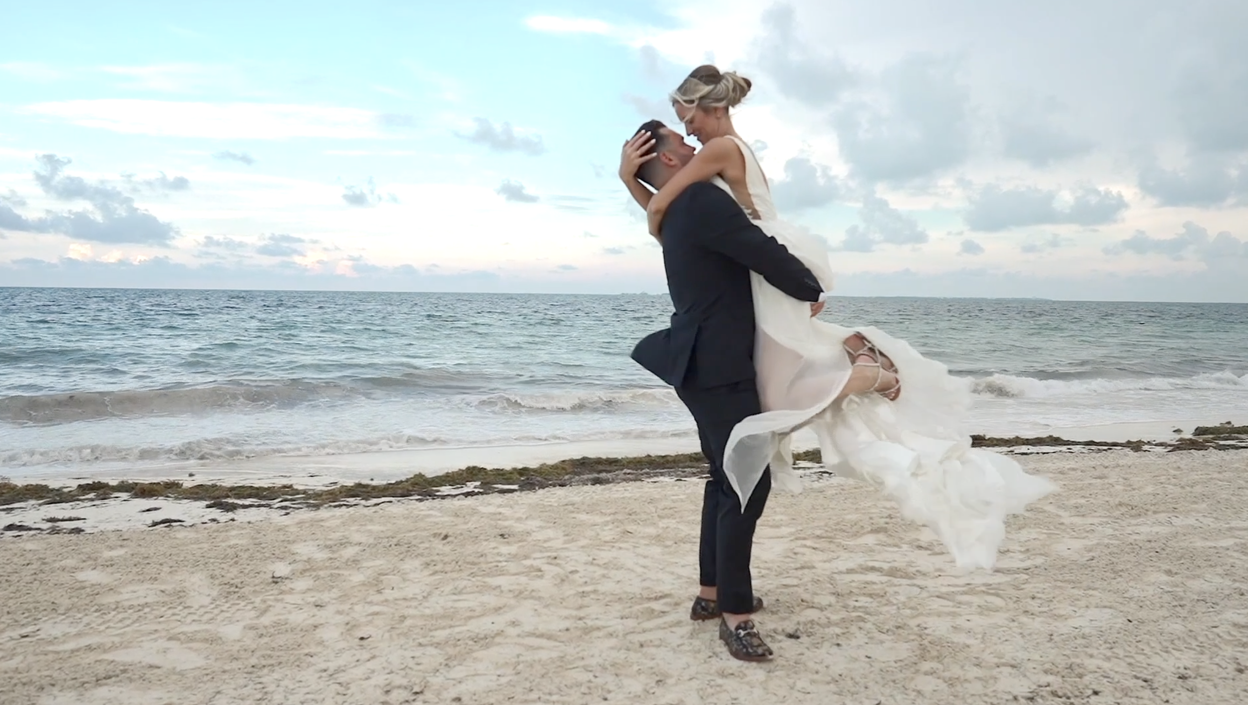Wedding Photographer and videographer in Puerto Vallarta, Sayulita, Punta Mita, San Miguel de Allende, Oaxaca, Mexico, Wedding Planners-77.png