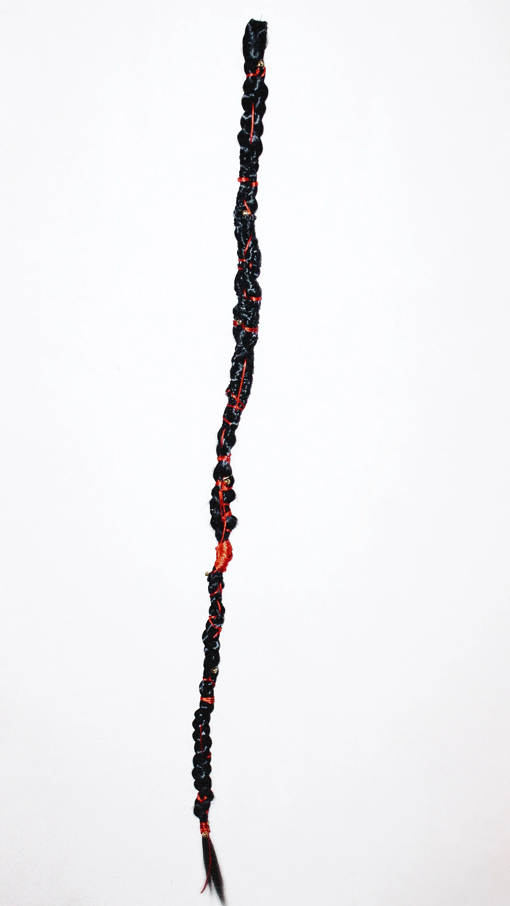 [DISPONIBLE] La Sagrada (detalle) - Pintura intervenida con fibras sintéticas trenzadas - Óleo sobre lienzo, fibrás sintéticas, hilos de poliéster - 50 x 60 cm - 2025