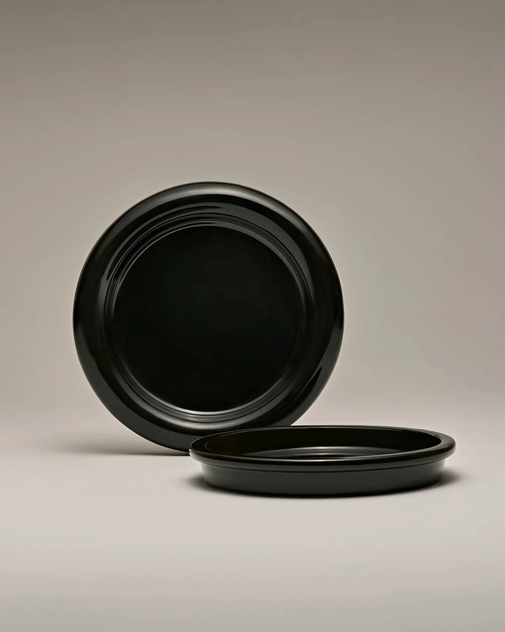 0031-ailuros-black-ceramic-cat-plates-product-photography.jpg
