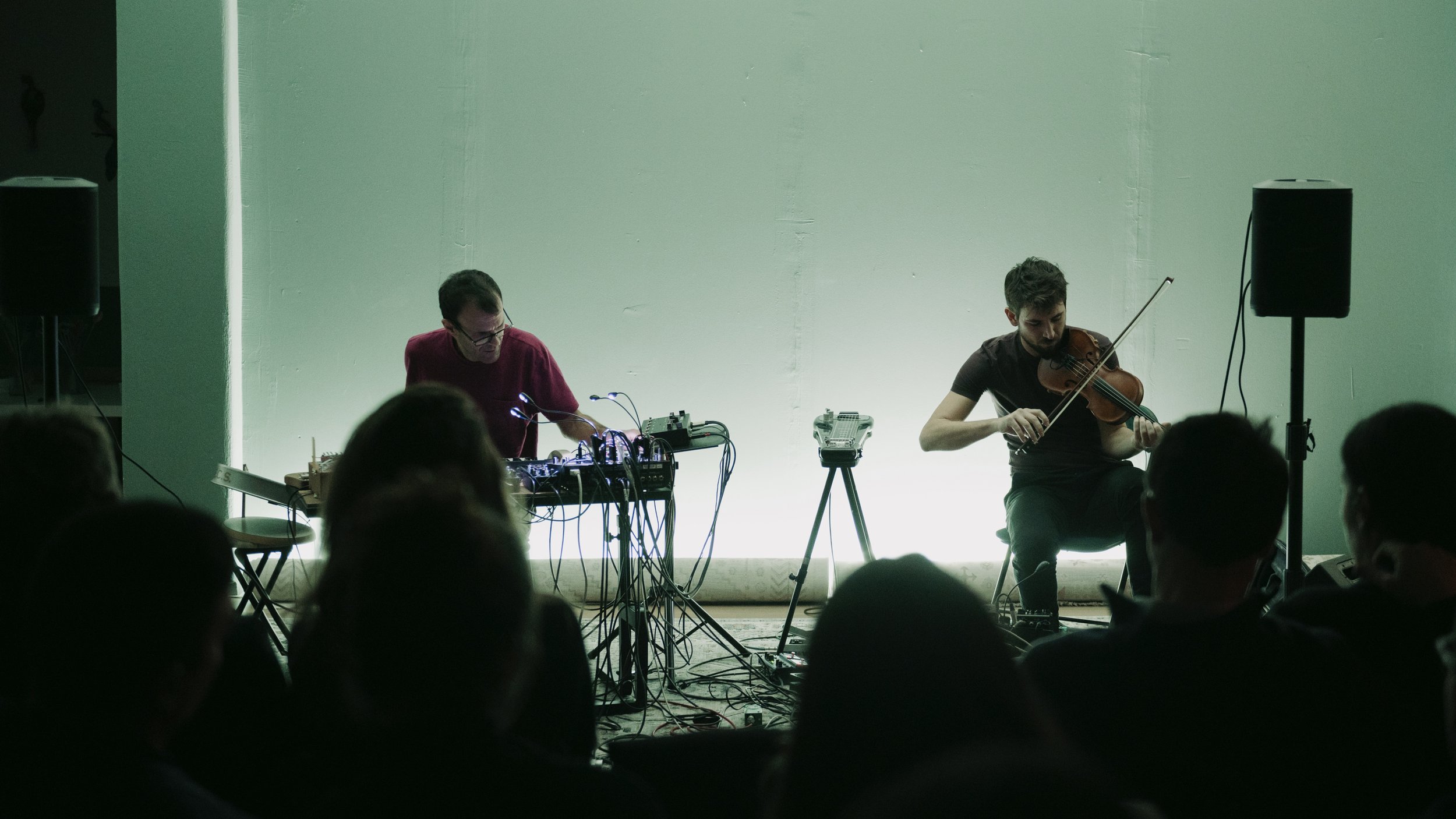 Giannis Kontaratos and Spyros Moschoutis performing "Ideas on Disorder", Athens Greece
Ο Γιάννης Κονταράτος και Σπύρος Μοσχούτης "Ιδέες περί Αταξίας" στο "Καταφύ", Αθήνα, Ελλάδα.