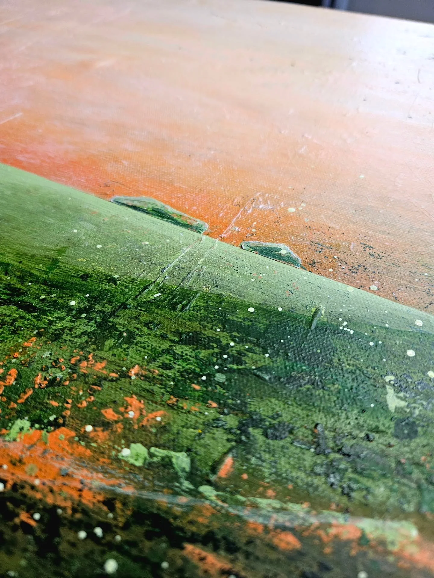 A long weekend meant time for relaxing, listening to live music, 🎶 catching up with friends, a few bevvies, celebrating our 9 year anniversary 🥂 a nature walk, more gardening and painting time.

On another note, I really feel for those (humans and 