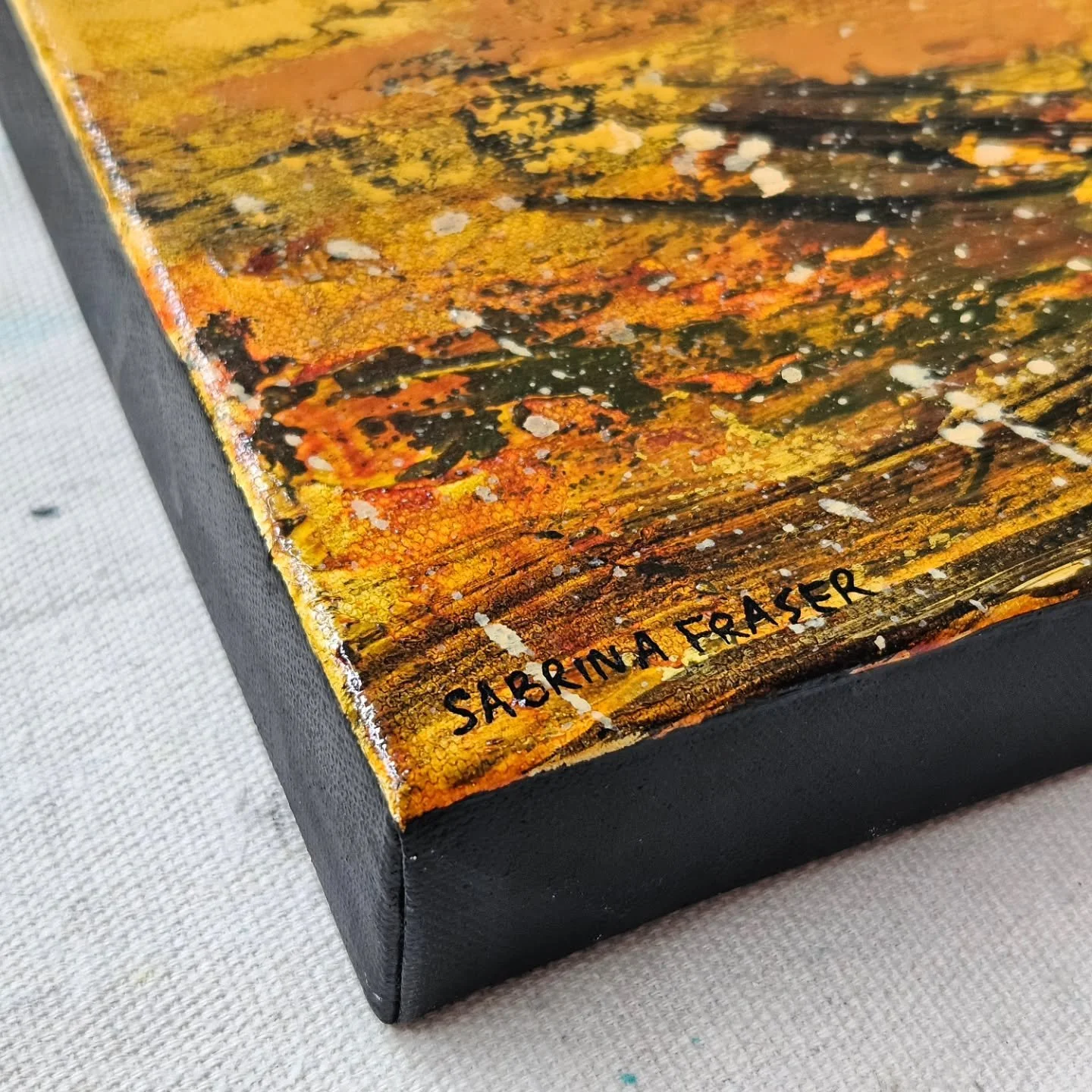 ✨️ Close up details of my newest piece ✨️ 

'Drift Beyond'
30cm x 30cm 
Acrylic on canvas 

You'll be able to view it in person and snap it up at the 117 exhibition opening this Saturday!! 

🗓 29th November - 20th December 
📍The People's Gallery- T