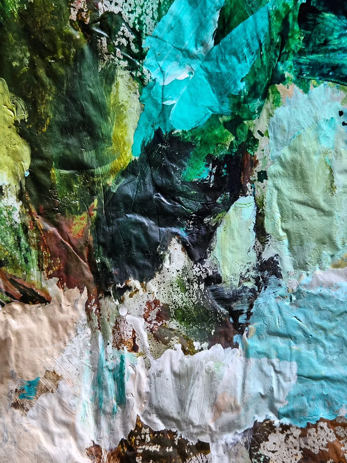 My colour palette varies. It depends on what has inspired me at the time. Right now I'm painting in predominantly greens and blues, with a touch of brown. 💚💙

In October last year I painted a series using earthy brown and neutral tones 🤎 (I have o