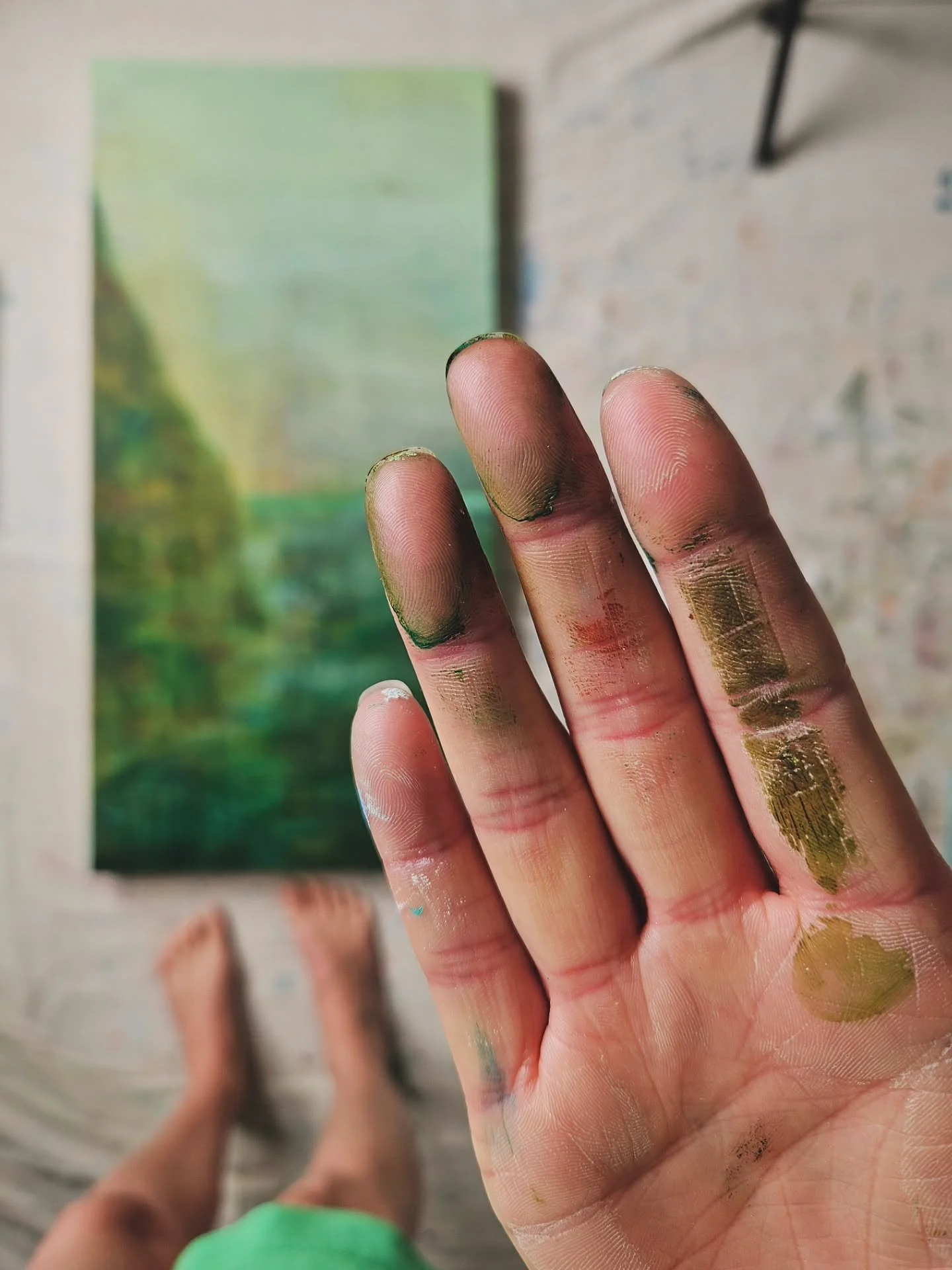 When brushes, palette knives and rollers aren't cutting it 🖐

#newzealandartist #paintingwithhands #texturedart #abstractedlandscapes