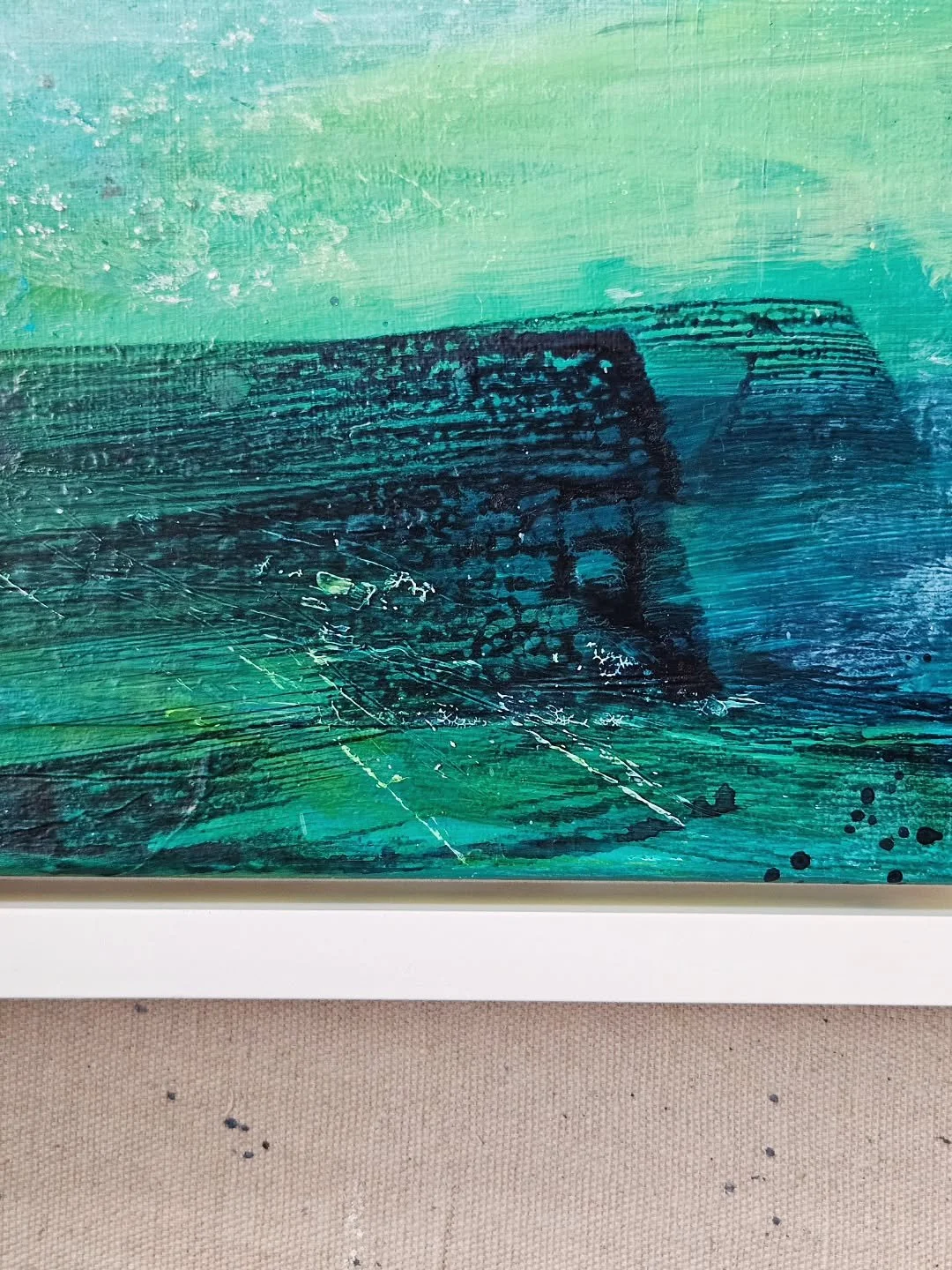 I'm feeling like I'm on track with more new paintings finished. 3 resolved yesterday and 2 more a couple of weeks ago✅️

Loving the close up detail of this one 😍

I'm excited to have quite a few larger pieces either in progress or ready and waiting 