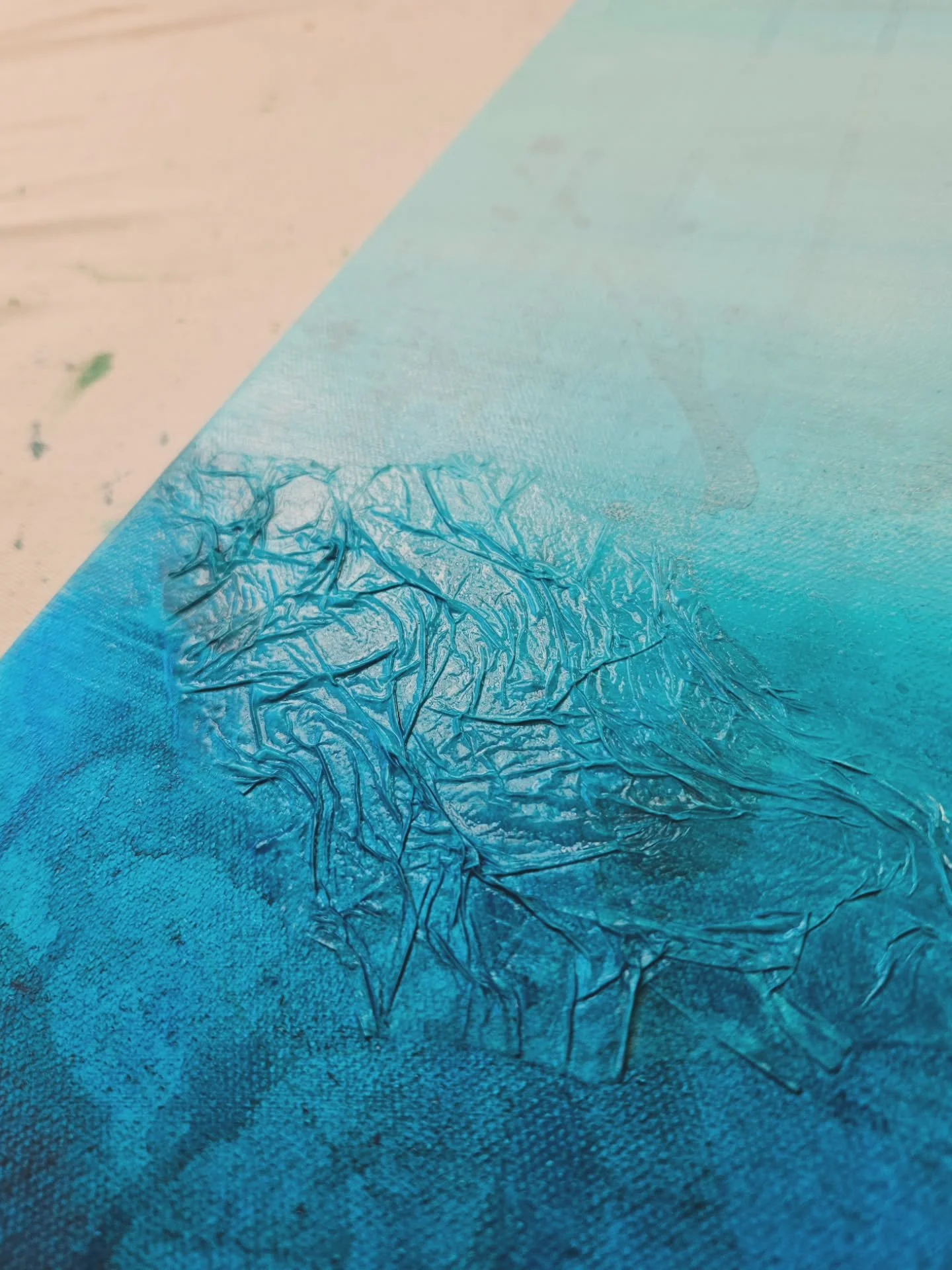 ✨️💙 Studio moments from this week

Paintings in progress. Dirty paint water. Inspiration. New trolley and water sprayer. Finished pieces waiting to be framed. 

Have a good weekend ✨️

#artstudiovibes #newzealandartist  #mixedmediaartwork #abstract_