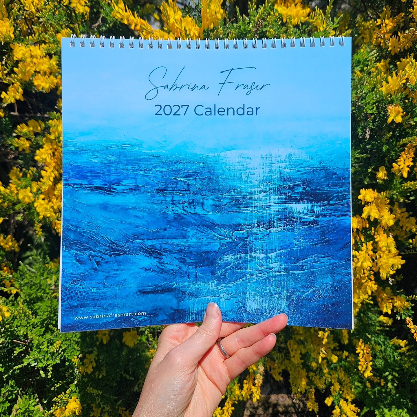 Lookin' pretty ✨️

Calendars are ready to order.

✔️Christmas gifts sorted
✔️Add one for yourself too (of course 😉)

1 for $35
3 for $90
5 for $150

Comment CALENDAR and I'll send you the link or see my bio. 

#artcalendar #nzmade #giftableart #abst