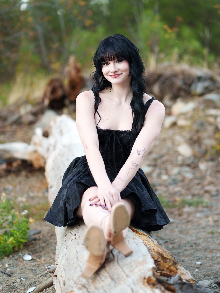 I've seen your picture of a girl taken in Spokane, Washington near the Spokane River. 