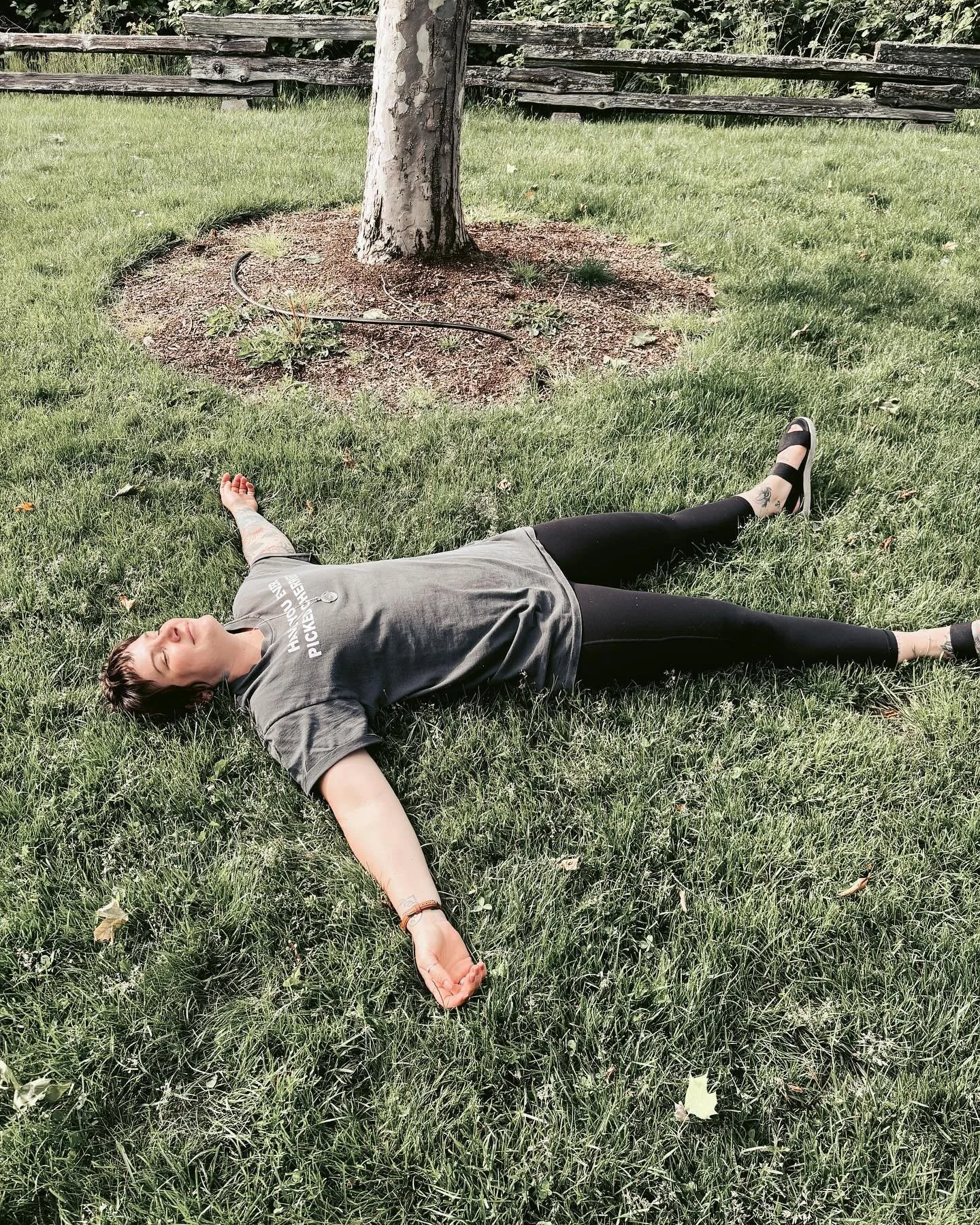 Catch me grounding on the regular 🌼 you know, getting back to that root. 

That earth floor energy 💫 that&rsquo;s the juice and it&rsquo;s delicious! 
&bull;
&bull;
&bull;
&bull;
#energywork #energycoach #rootstretch #rootlove #groundingmyself #gro