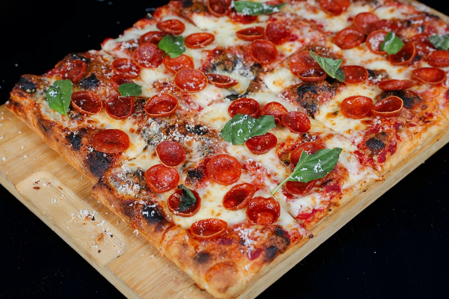 This is how we do Roman pizza — light, crispy, and served just like this when you dine in ๐ If you haven’t tried it yet, consider this your sign. #RomanPizza #Pizza #Boston