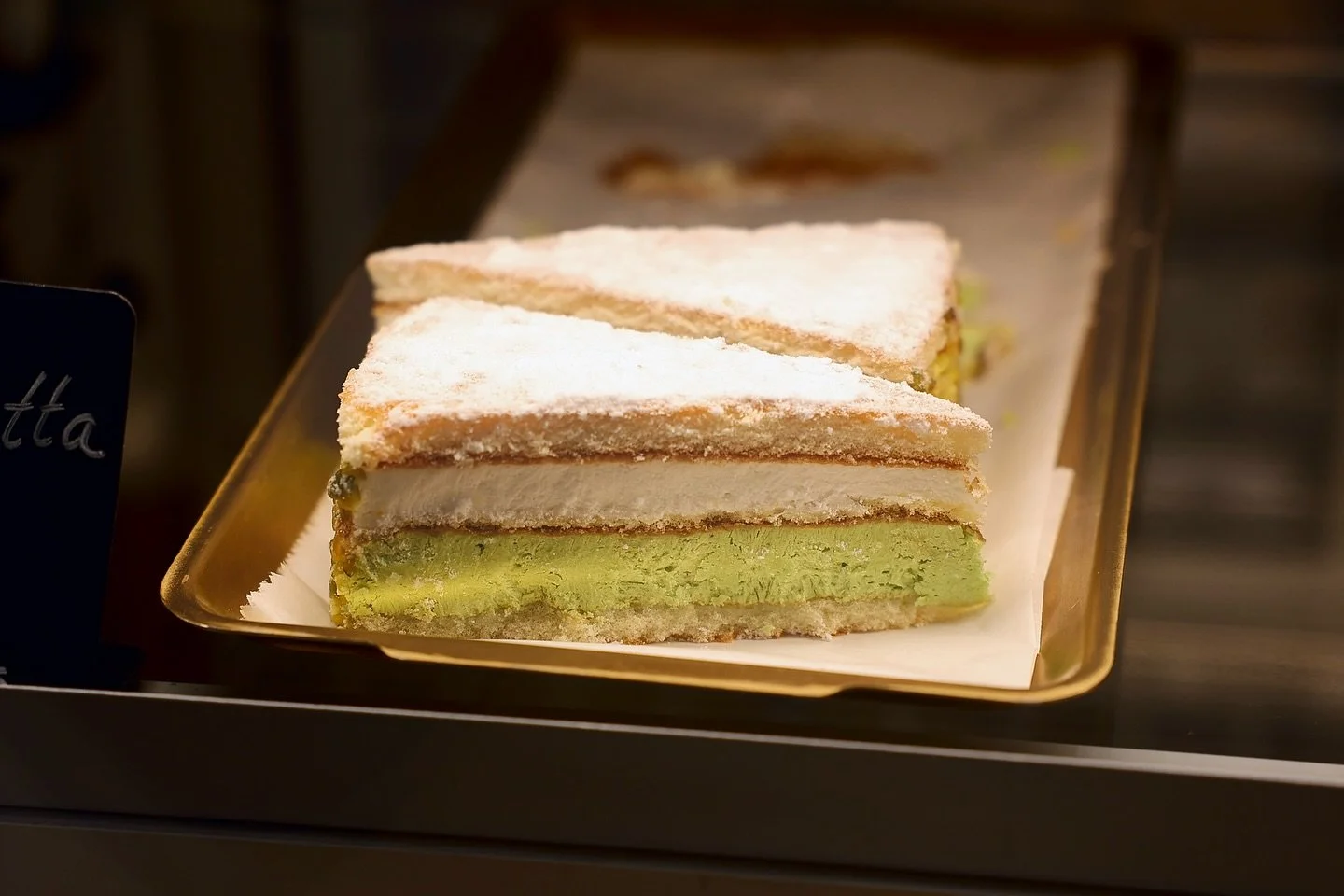 Our dessert case is always calling your name ๐ฐ๐ช From cakes to cookies and everything in between — there’s no shortage of sweet choices waiting for you.
#BakedGoods #Bakery #Cafe #Foodies