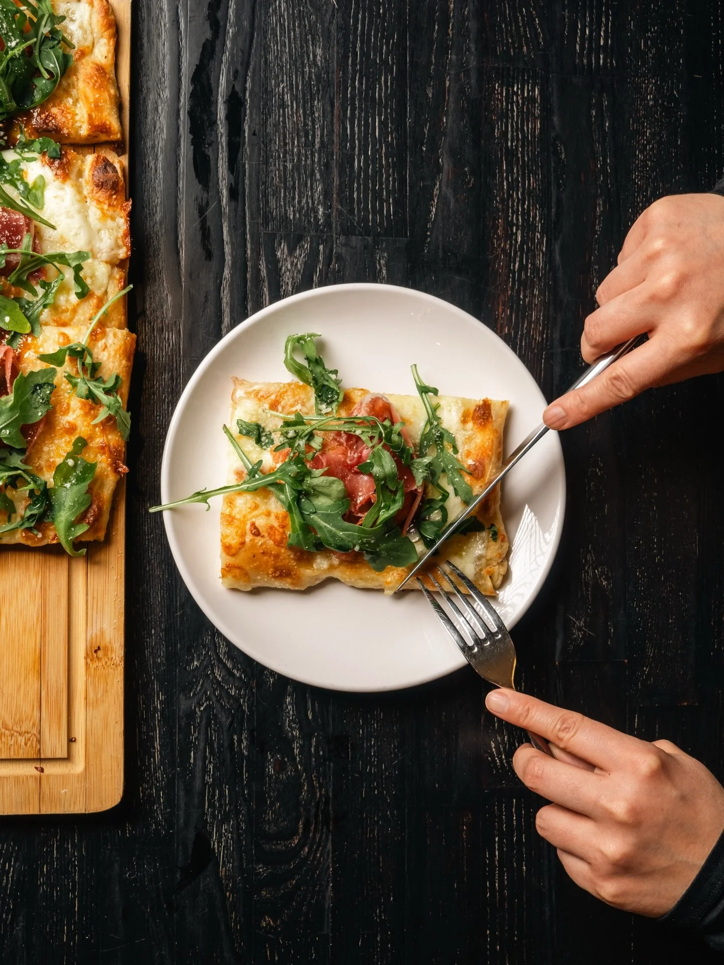 PROSCIUTTO &amp; FIG PIZZA: The perfect combination that will make your mouth water from beginning to end! 🍕
.
.
#bostoneats #proscuitto #italianpizza