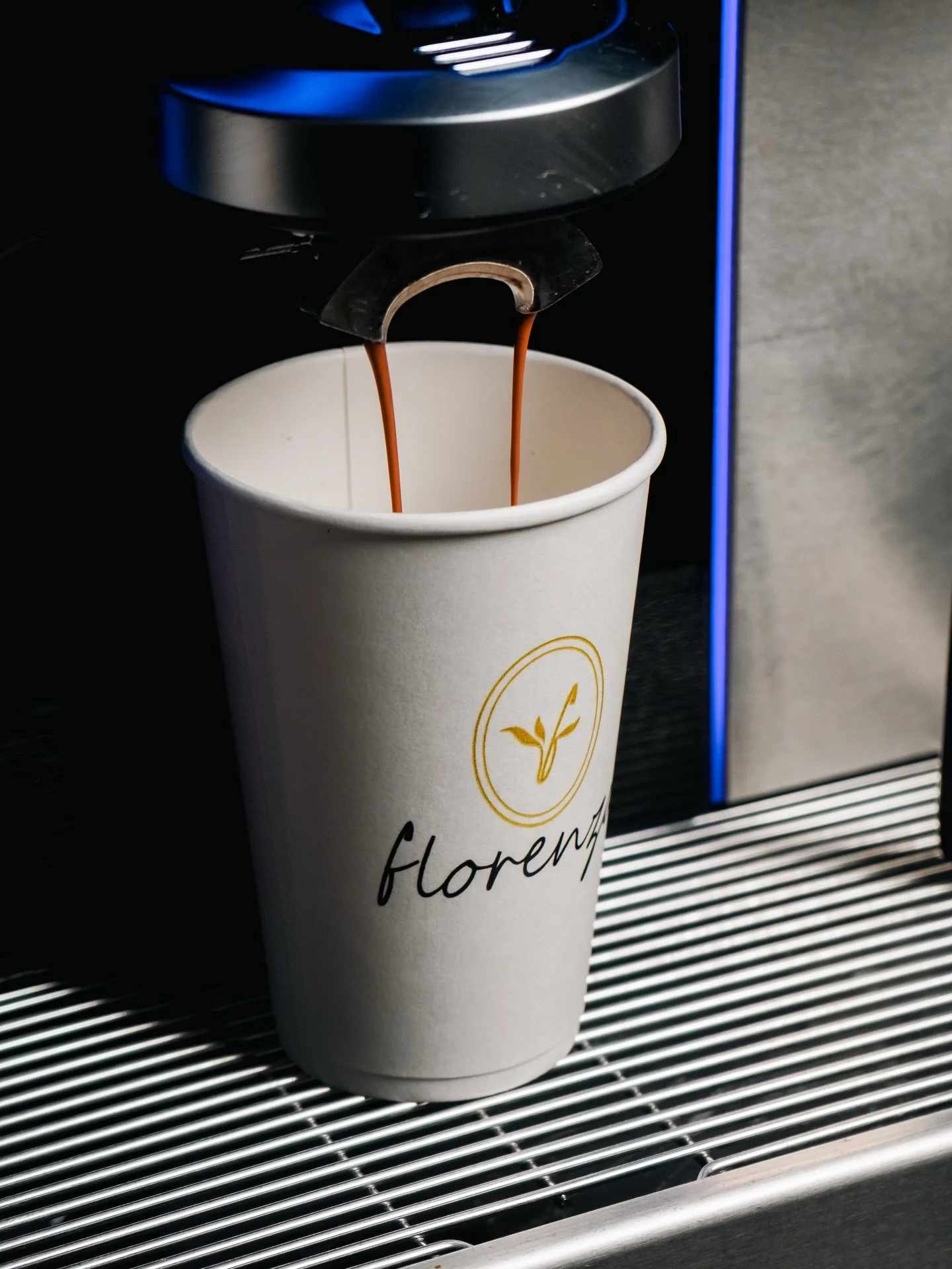 A pause. A breath. A cup of hot coffee to turn the cold day into a moment of pleasure! ☕️✨
.
.
#bostoneats #italianfood #coffee