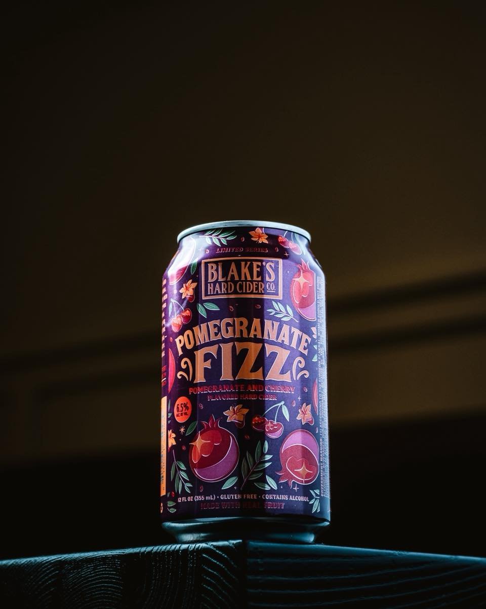 Cracking open summer vibes with Blake&rsquo;s Hard Seltzer 🍹✨ Pomegranate Fizz is the pop your weekend&rsquo;s been waiting for! 

#bostonrestaurants #bostoneats #bostoneatsout