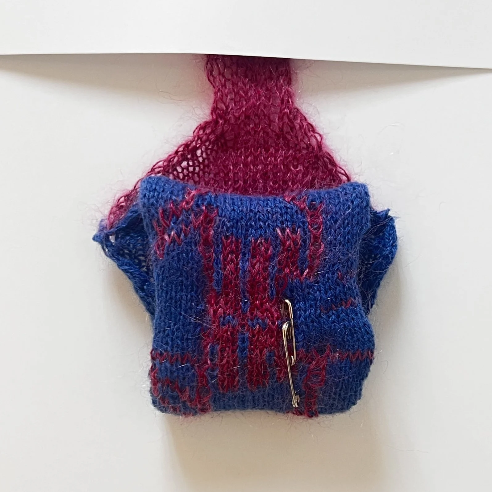 hand pattern with hole