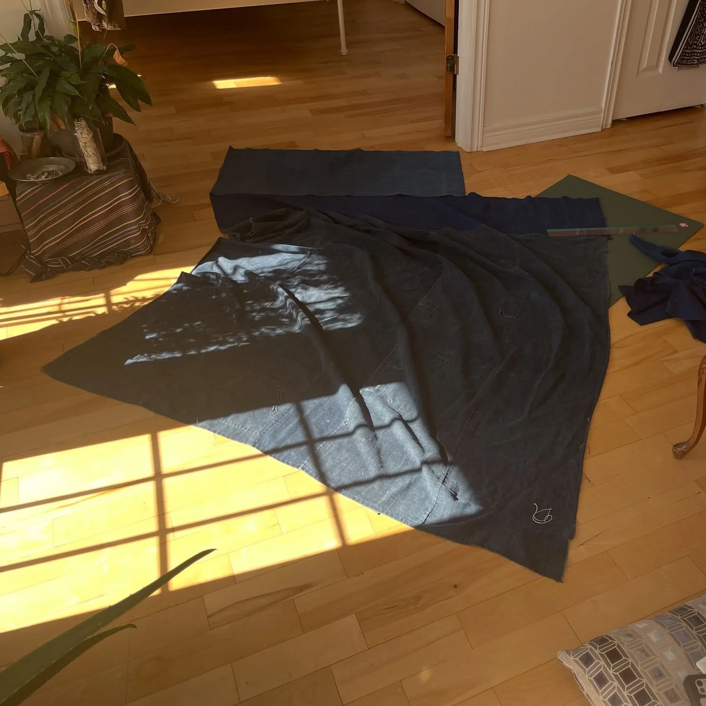 Some of my favourite things in life: plants, sunshine, a yoga mat, a boro piece that I&rsquo;m extending to a table cloth for my workshops, all hand stitched to protect the original fabric, and bouddha at the unseen corner. Feeling quite blessed. 🥰
