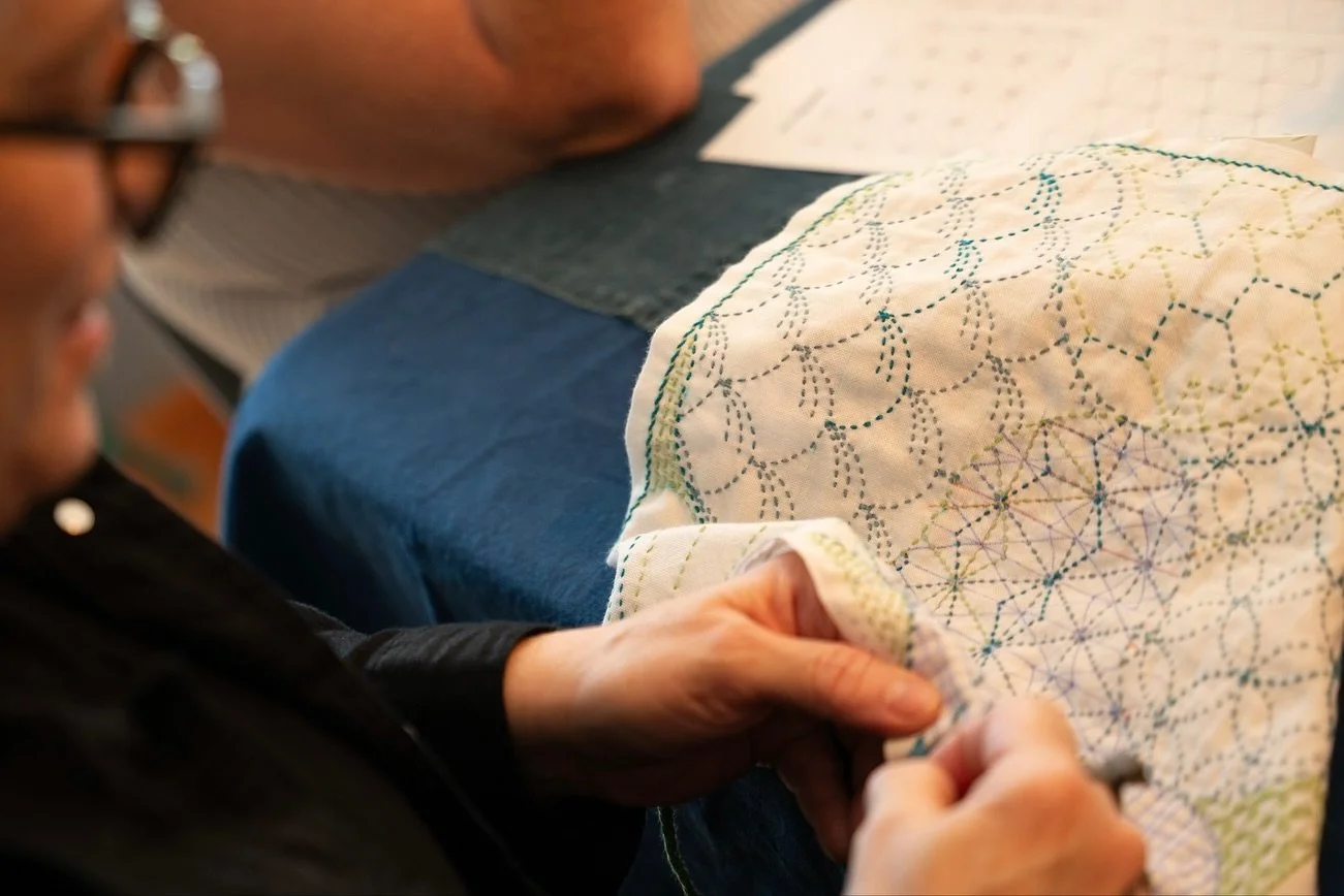 The Sashiko Hanafukin Workshop is back! 🌸
My participants and I loved it so much that I&rsquo;m bringing it back again.
If you&rsquo;d like to dive deeper into sashiko and explore traditional Japanese motifs, now&rsquo;s the time. There are only 4 s