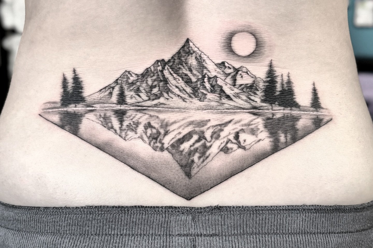 Mountain &amp; lake landscape ⛰️🌊 done by Akiko @akikoworkart 
.
.
.
#mountainlake #naturetattoo #mountainscapes #trampstamp