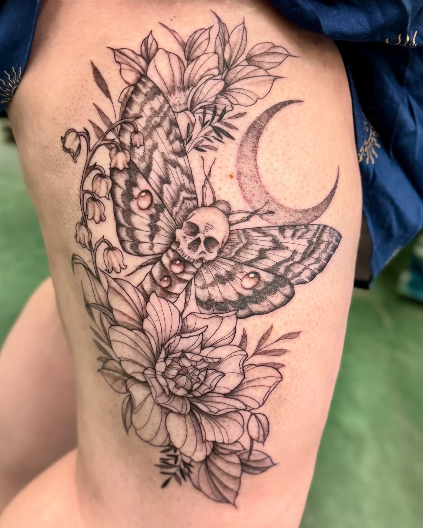 Death moth &amp; the Moon 🌙  done by Akiko @akikoworkart 
.
.
.
#deathmoth #deathmothtattoo #botanicaltattoo